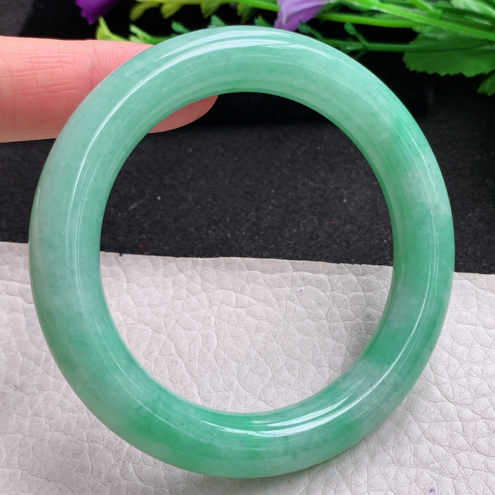 yh实拍55.5*11美人镯 天然缅甸翡翠A货玉手镯满绿圆条玉手环