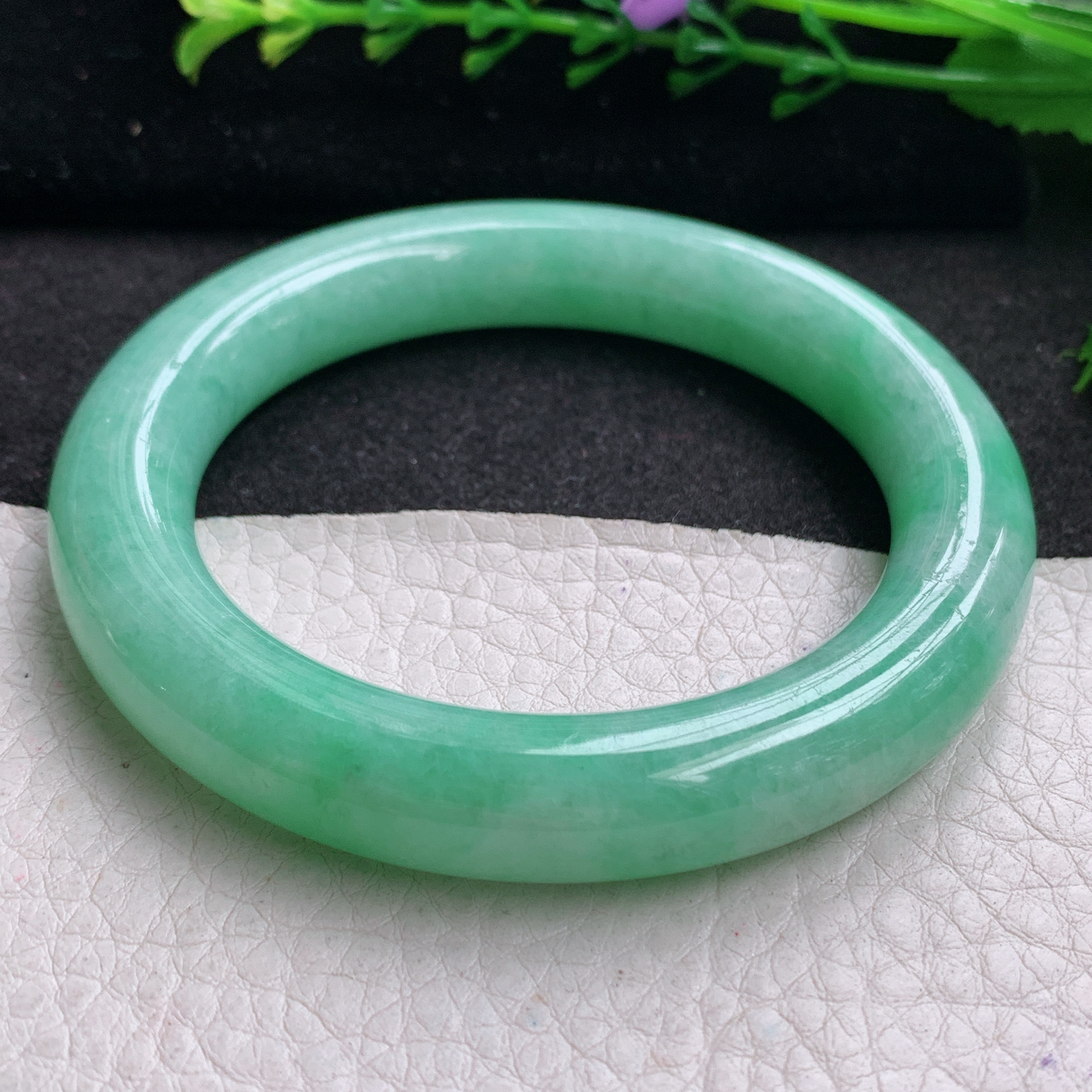 yh实拍55.5*11美人镯 天然缅甸翡翠A货玉手镯满绿圆条玉手环