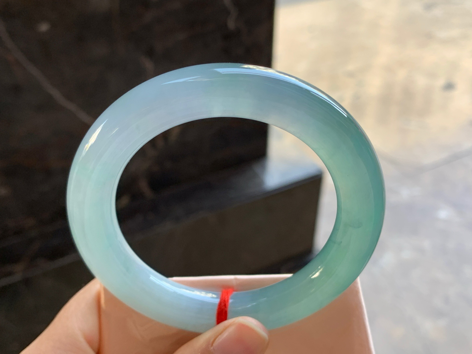 57-12

冰晴蓝圆条手镯^_^颜色鲜艳