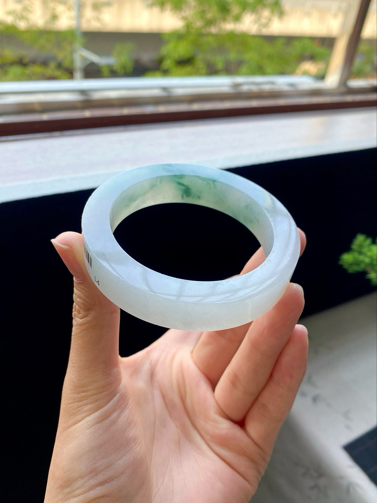 白冰飘花镯胚，正圈最大做58，圆条最大做54
⭕️74-55.6-13-9