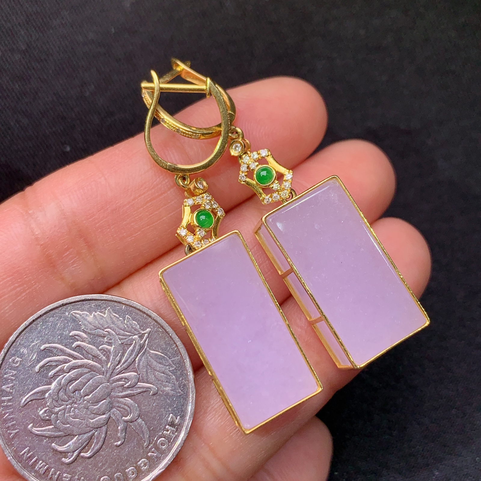 冰紫罗兰无事牌耳坠，18k金镶嵌，温润细腻，颜色鲜艳，M002 尺寸21*10.6*8