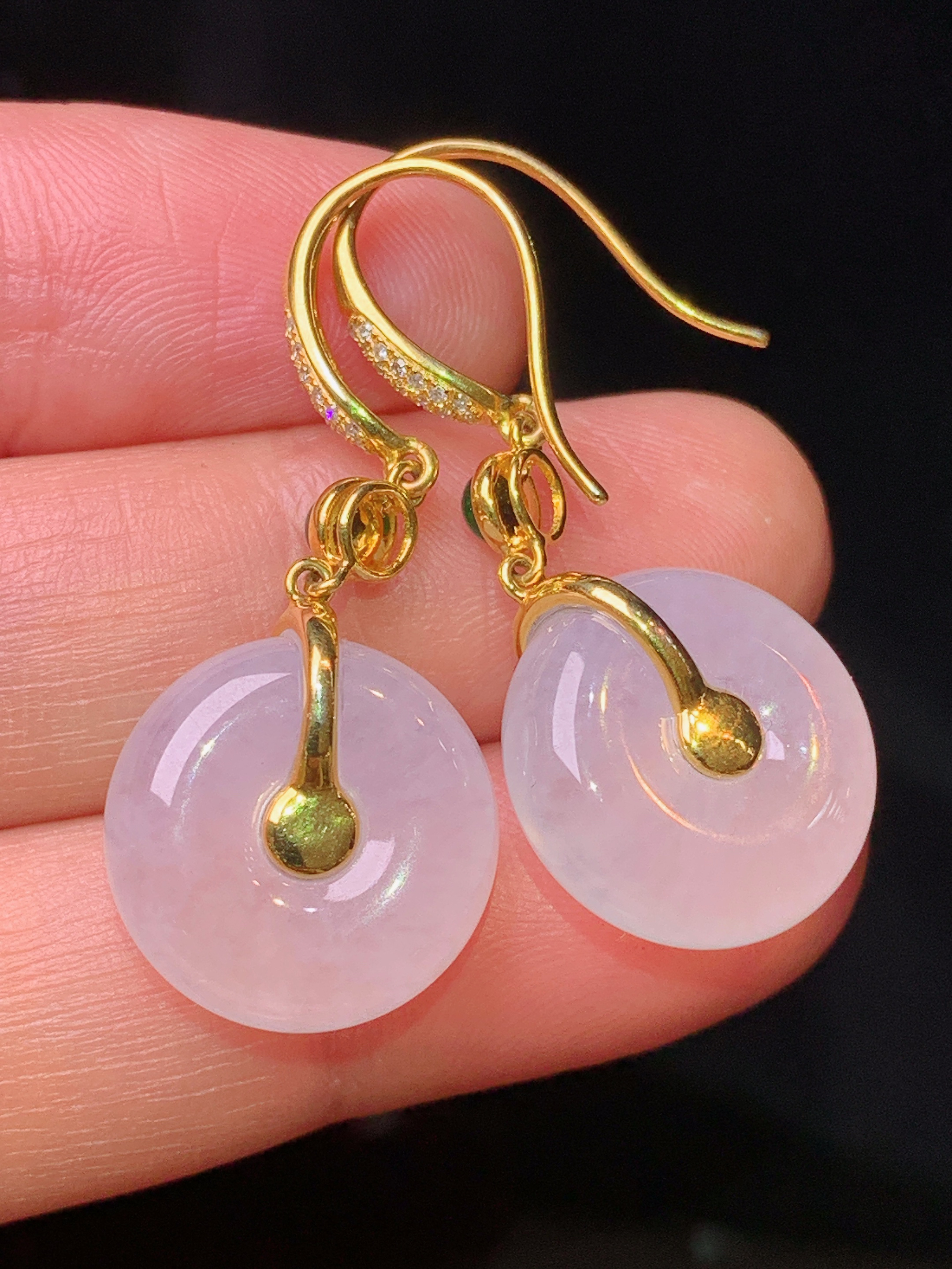 18k金钻镶嵌冰种平安扣耳坠 玉质细腻 色泽艳丽清新 水润亮眼 整体尺寸34.5*14.8*6.2