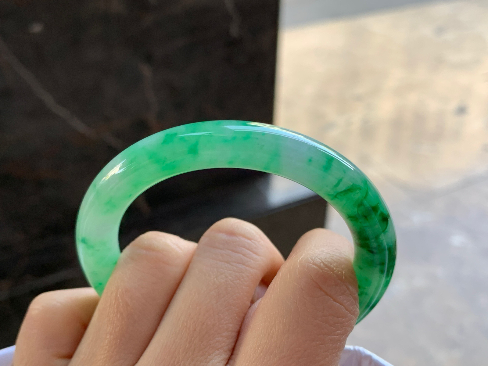 53-9.2

阳绿色圆条手镯^_^色阳