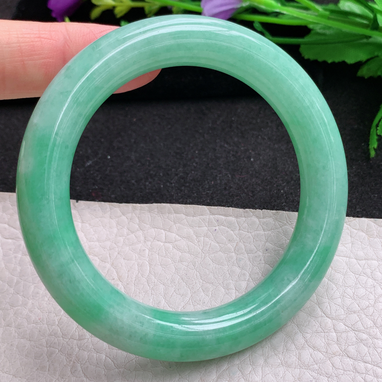 yh实拍55.5*11美人镯 天然缅甸翡翠A货玉手镯满绿圆条玉手环