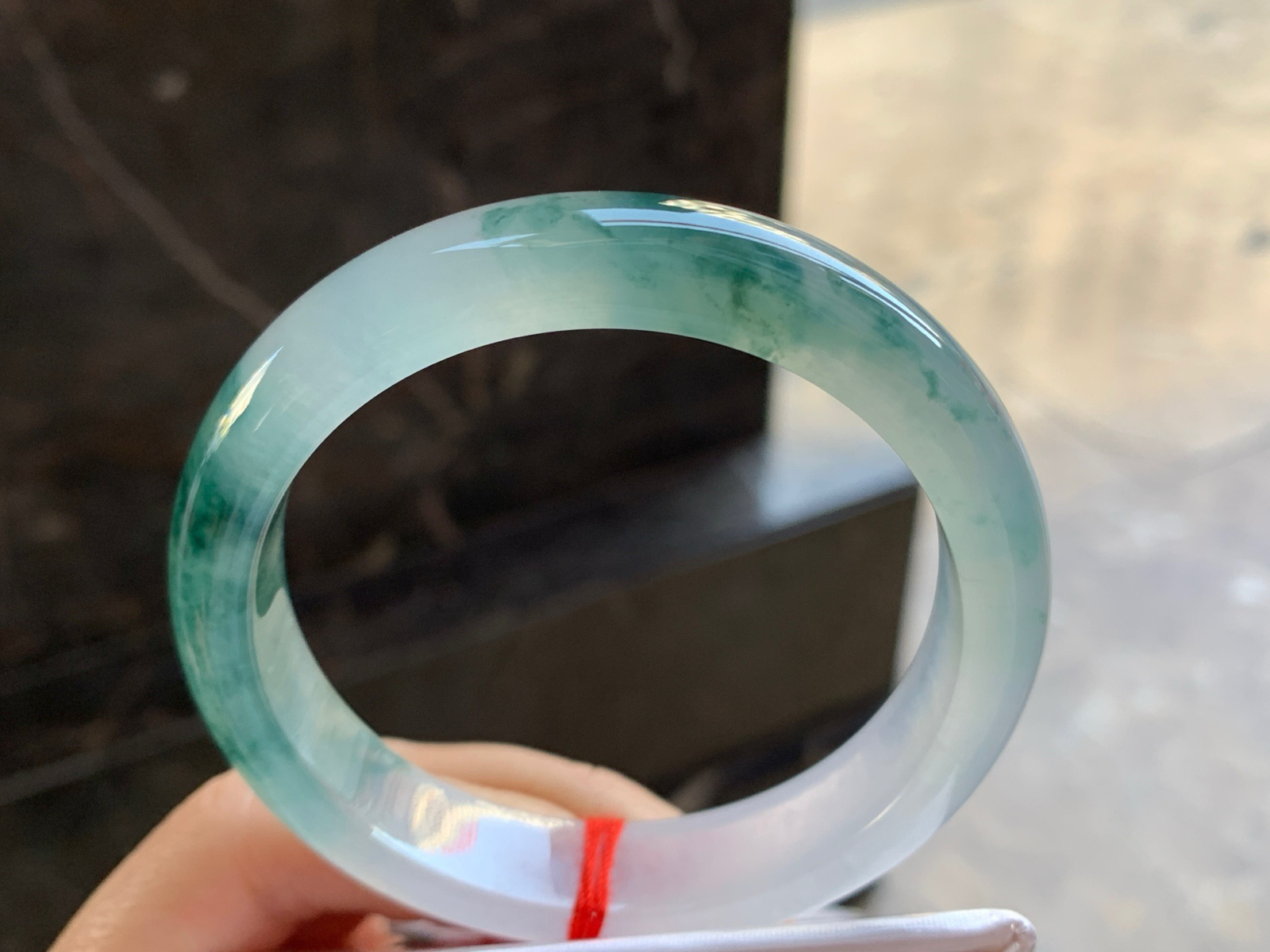 57-12.8-8

冰种蓝花手镯^_^飘花灵韵