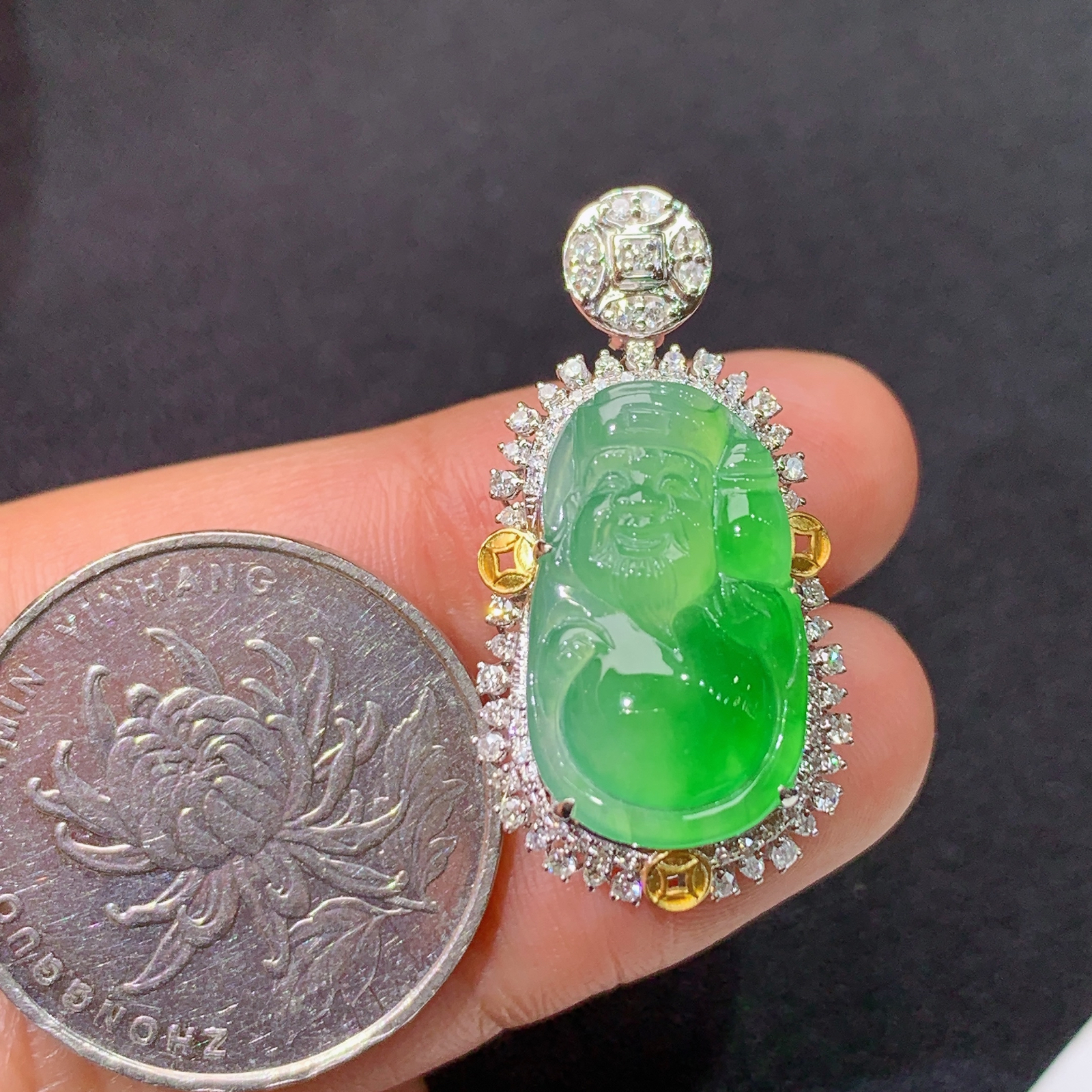 冰飘绿财神吊坠，18k金镶嵌，冰润色阳，品相好，种水足，Yt 尺寸30.8*16.1*11.5