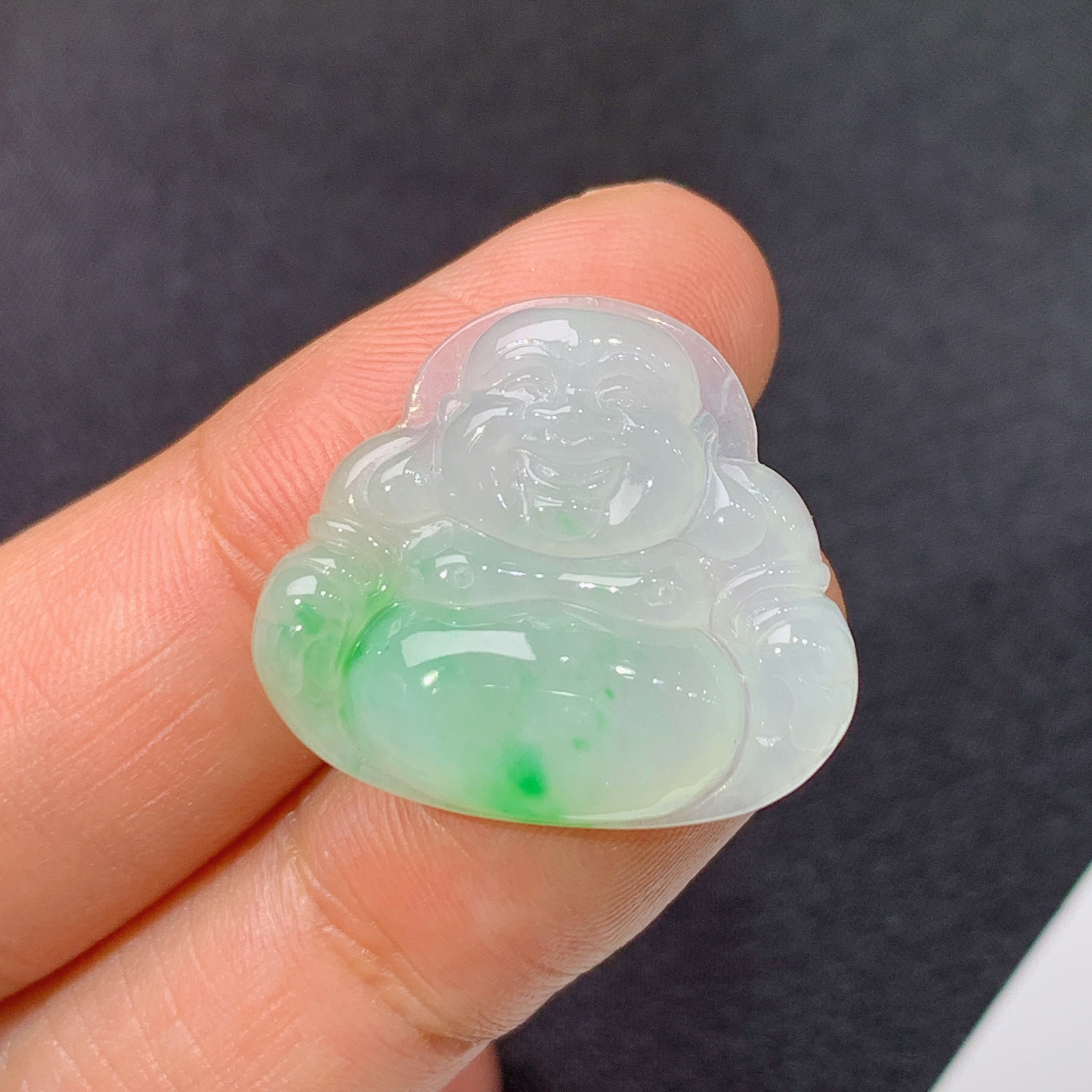 冰飘绿笑佛，冰润细腻，品相好，种水足，001 尺寸20*22.7*4.7