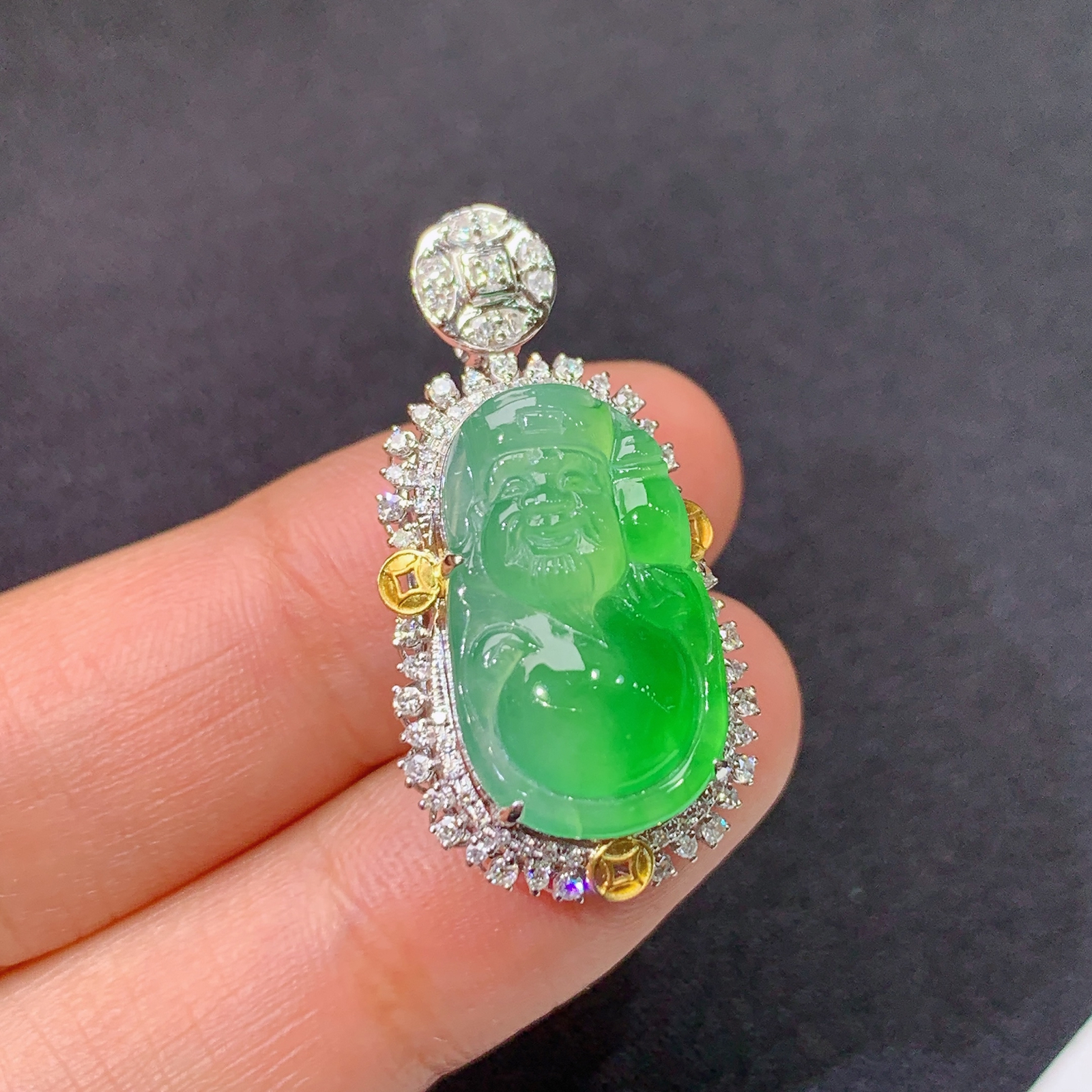 冰飘绿财神吊坠，18k金镶嵌，冰润色阳，品相好，种水足，Yt 尺寸30.8*16.1*11.5