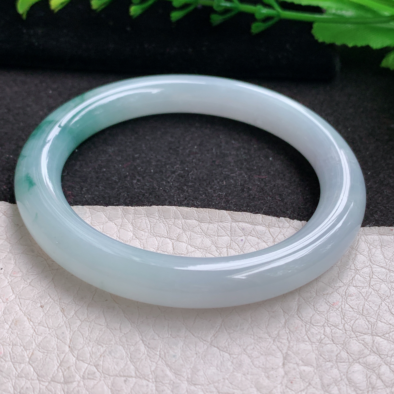 xo实拍53.5*9美人镯 天然缅甸翡翠A货玉手镯冰胶飘花圆条玉手环