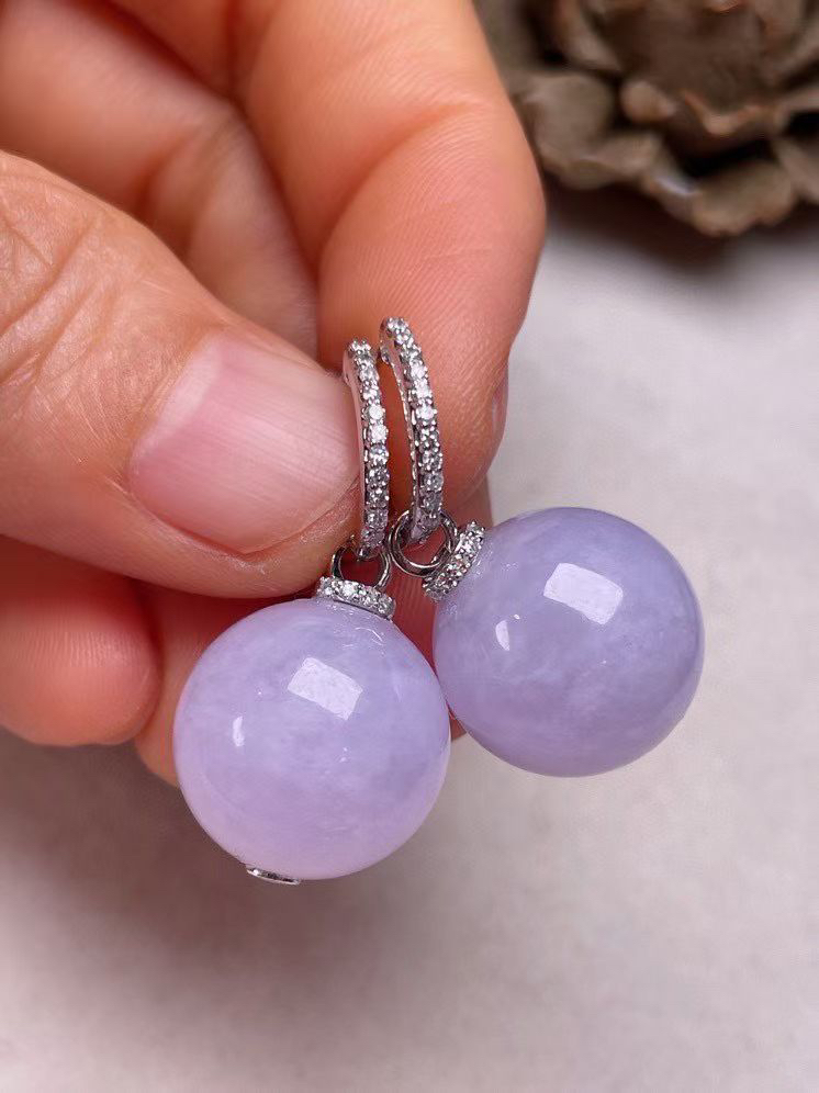 冰糯种紫罗兰圆珠耳坠、真金真钻镶嵌，种水好，玉质细腻 .裸石尺寸 14.5‘