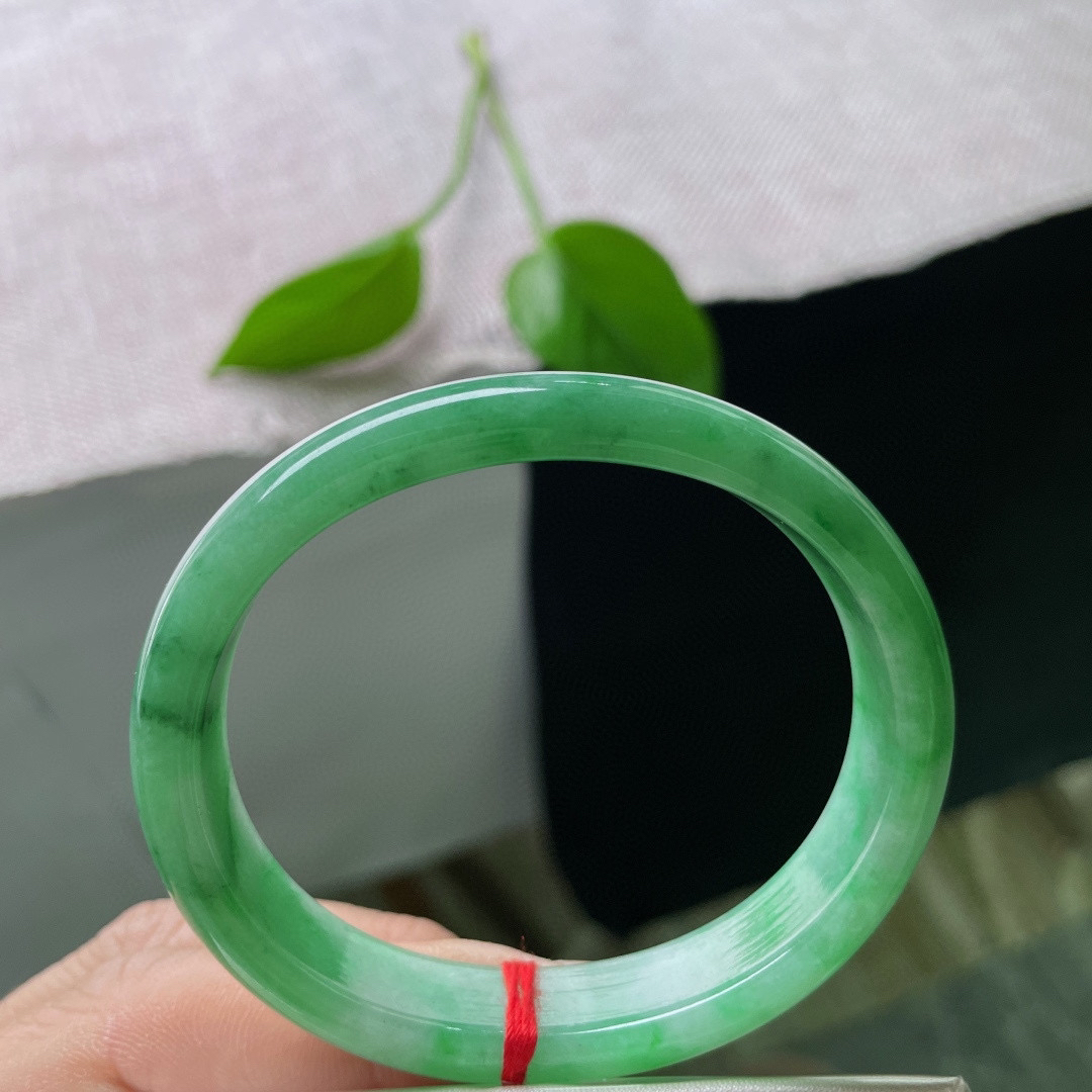 54.5绿底贵妃，满色匀称，洋溢着青春的气息，莞莞类卿，完美