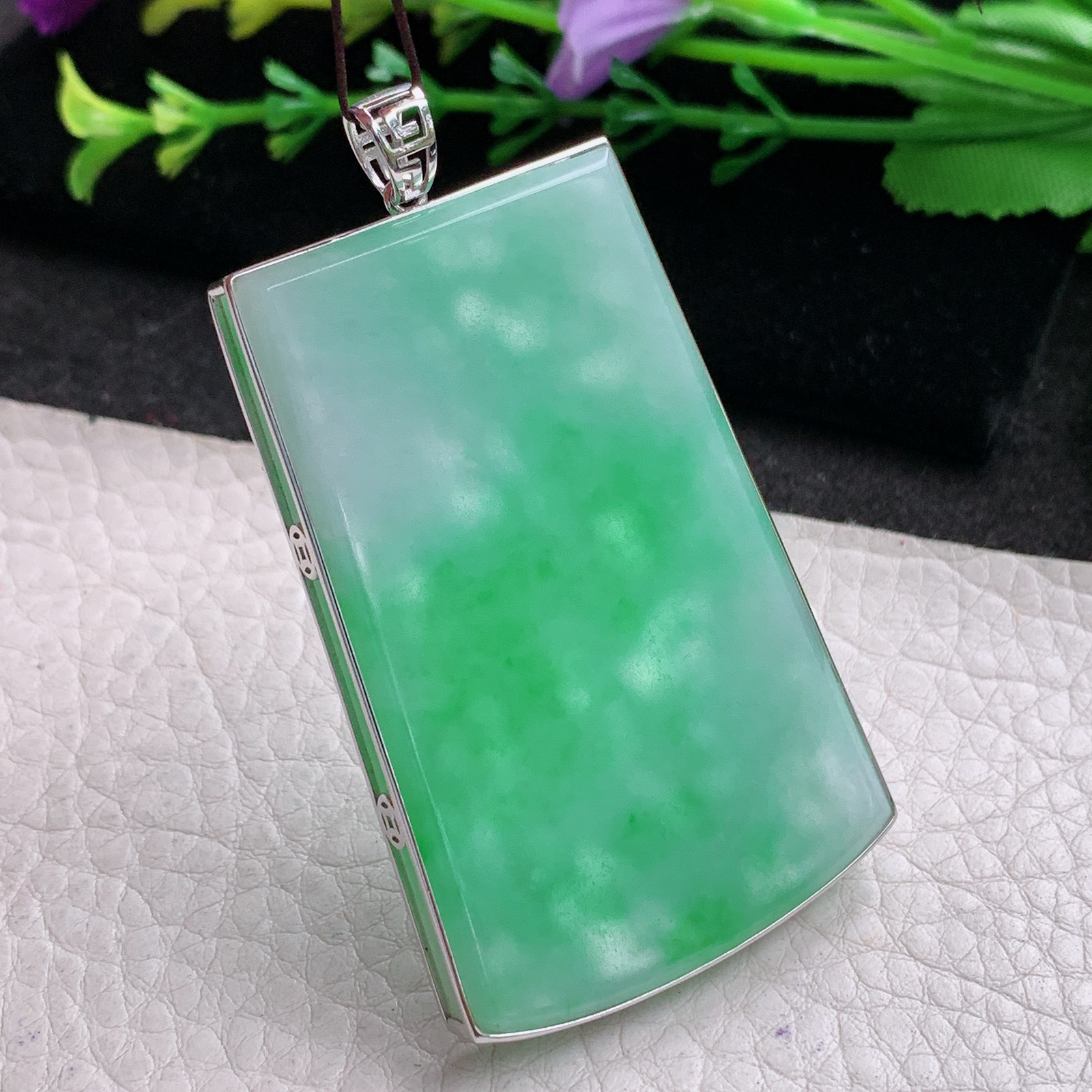 sx实拍55*35*6.2缅甸翡翠a货精雕冰飘绿平安无事牌 素面牌玉吊坠 玉挂坠