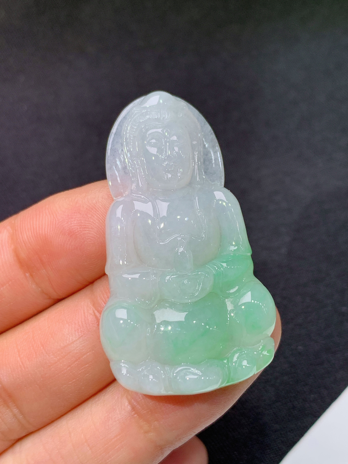 飘绿观音，冰冰润润，玉质细腻，品相好，种水足，001 尺寸42.9*24.4*5.6