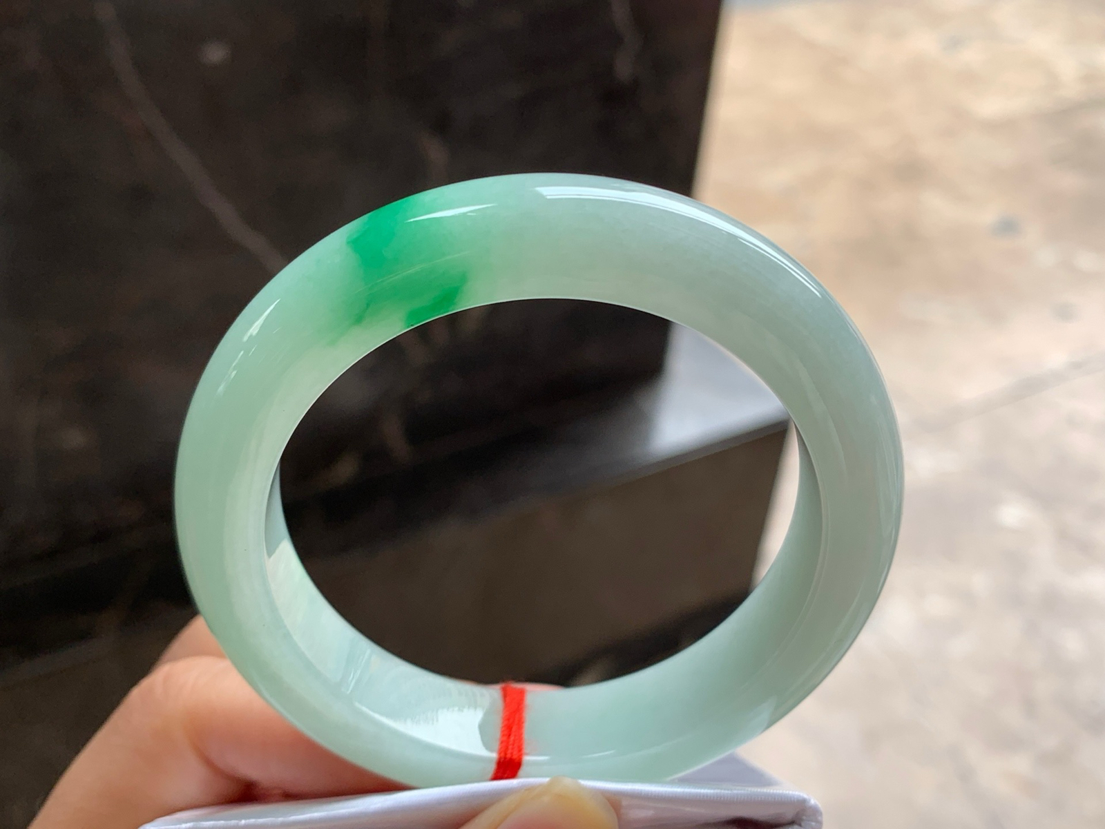 56.5-12.5-9.6

飘绿手镯^_^色阳