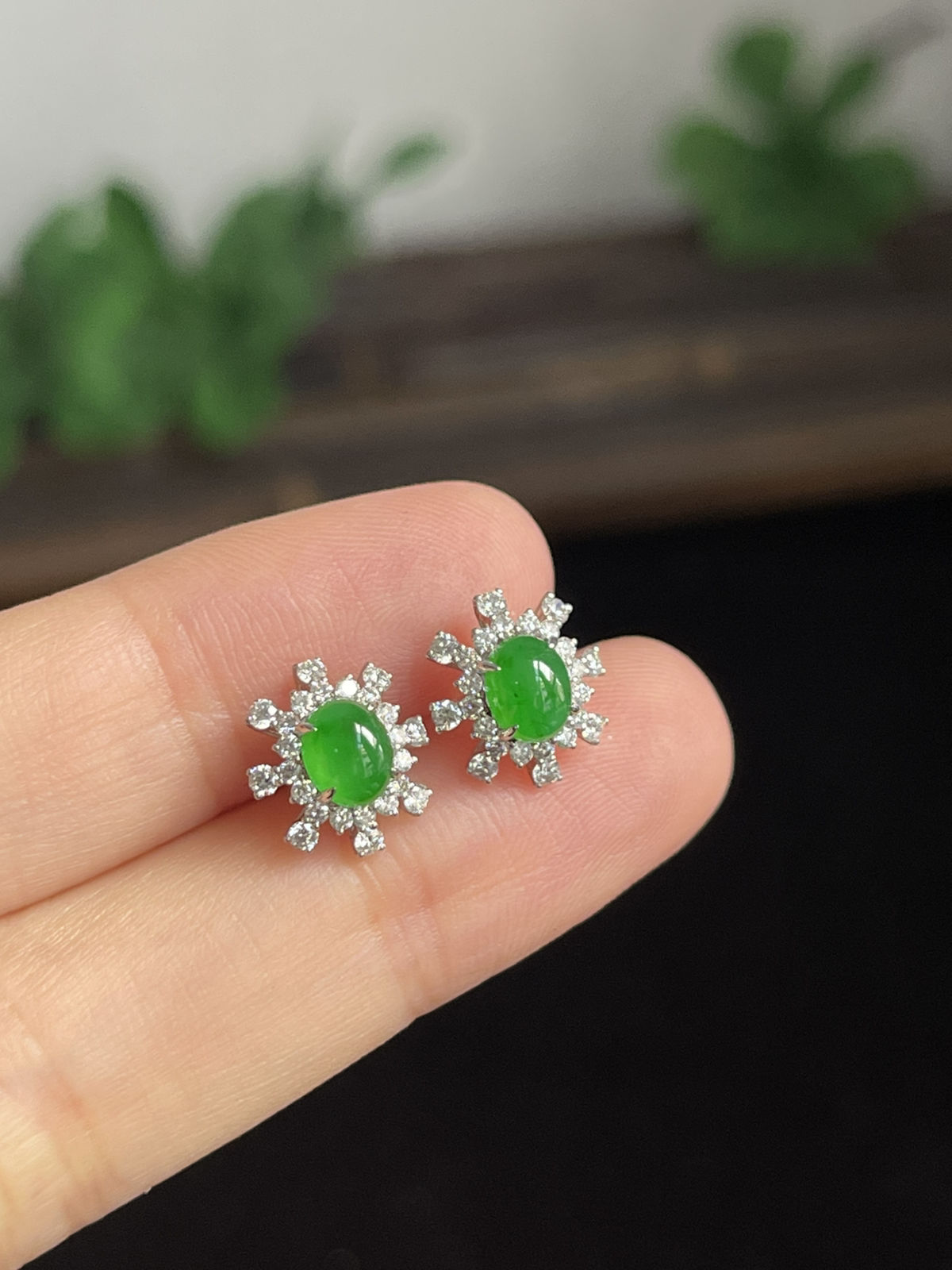 翡翠耳钉，印记：Au750,伴钻石