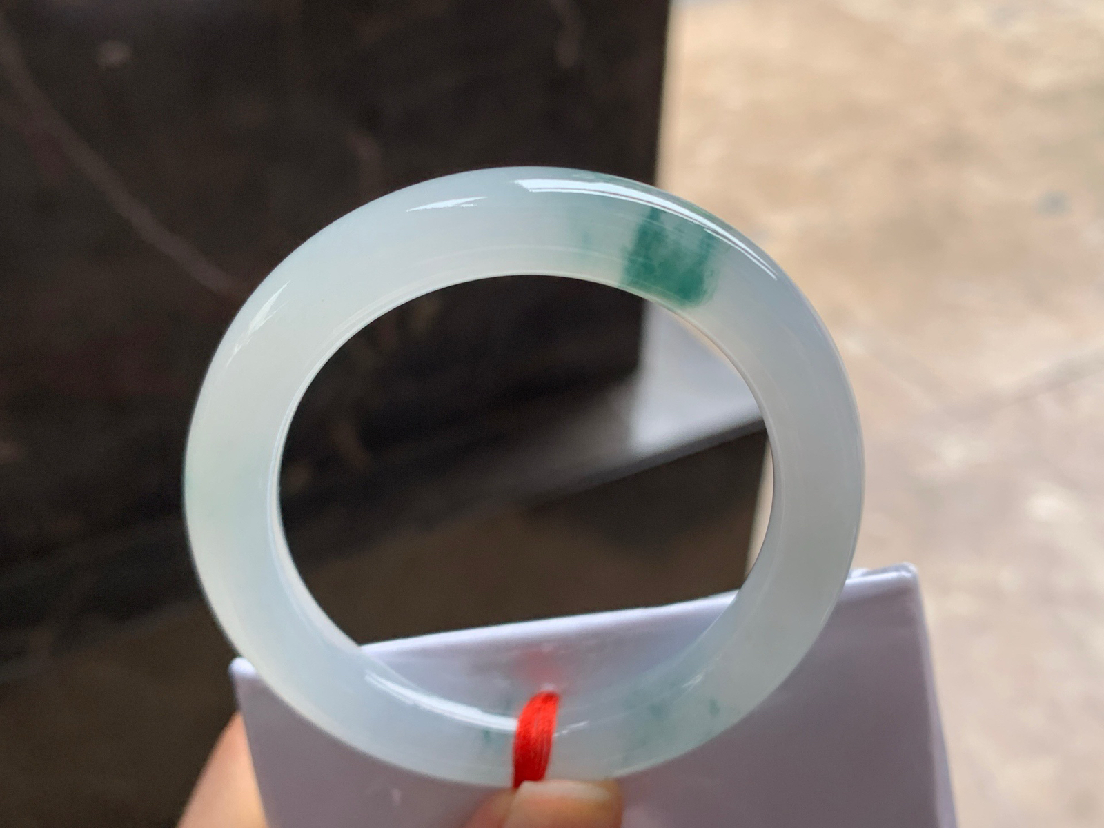 52.5-8.9

冰蓝花贵妃手镯^_^清新 正圈50可以带