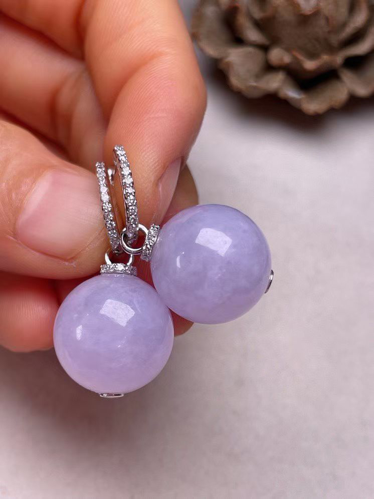 冰糯种紫罗兰圆珠耳坠、真金真钻镶嵌，种水好，玉质细腻 .裸石尺寸 14.5‘