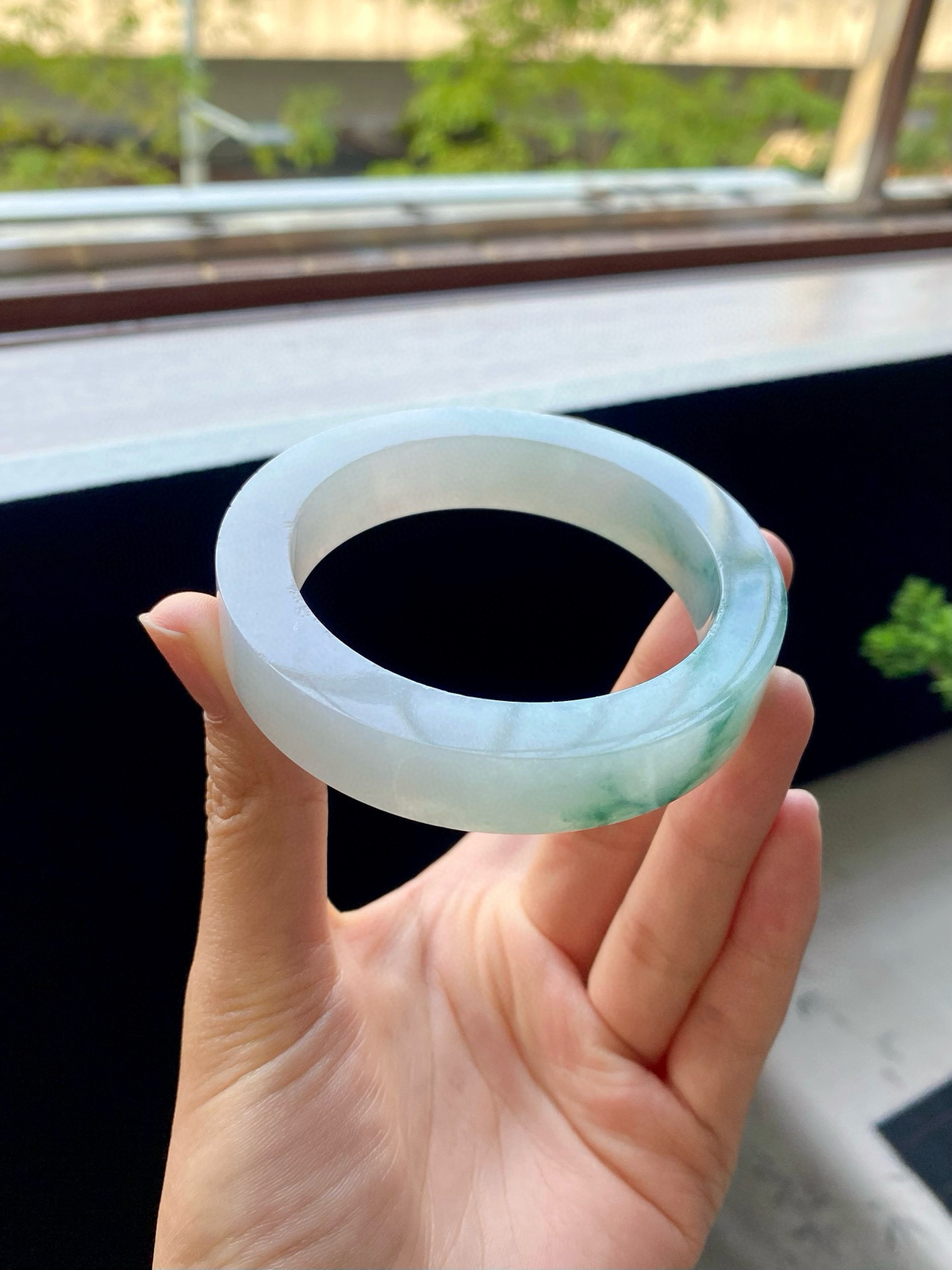 白冰飘花镯胚，正圈最大做58，圆条最大做54
⭕️74-55.6-13-9