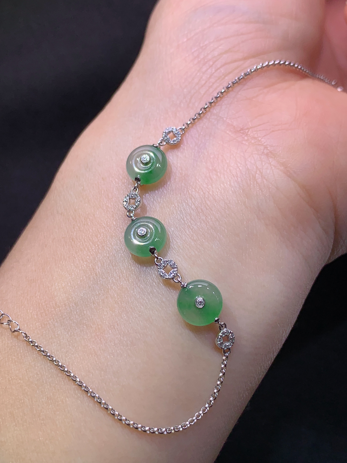 冰飘绿平安扣手链，18k金镶嵌，款式新颖，冰润细腻，种水足，Zhu 尺寸6.9*2.3