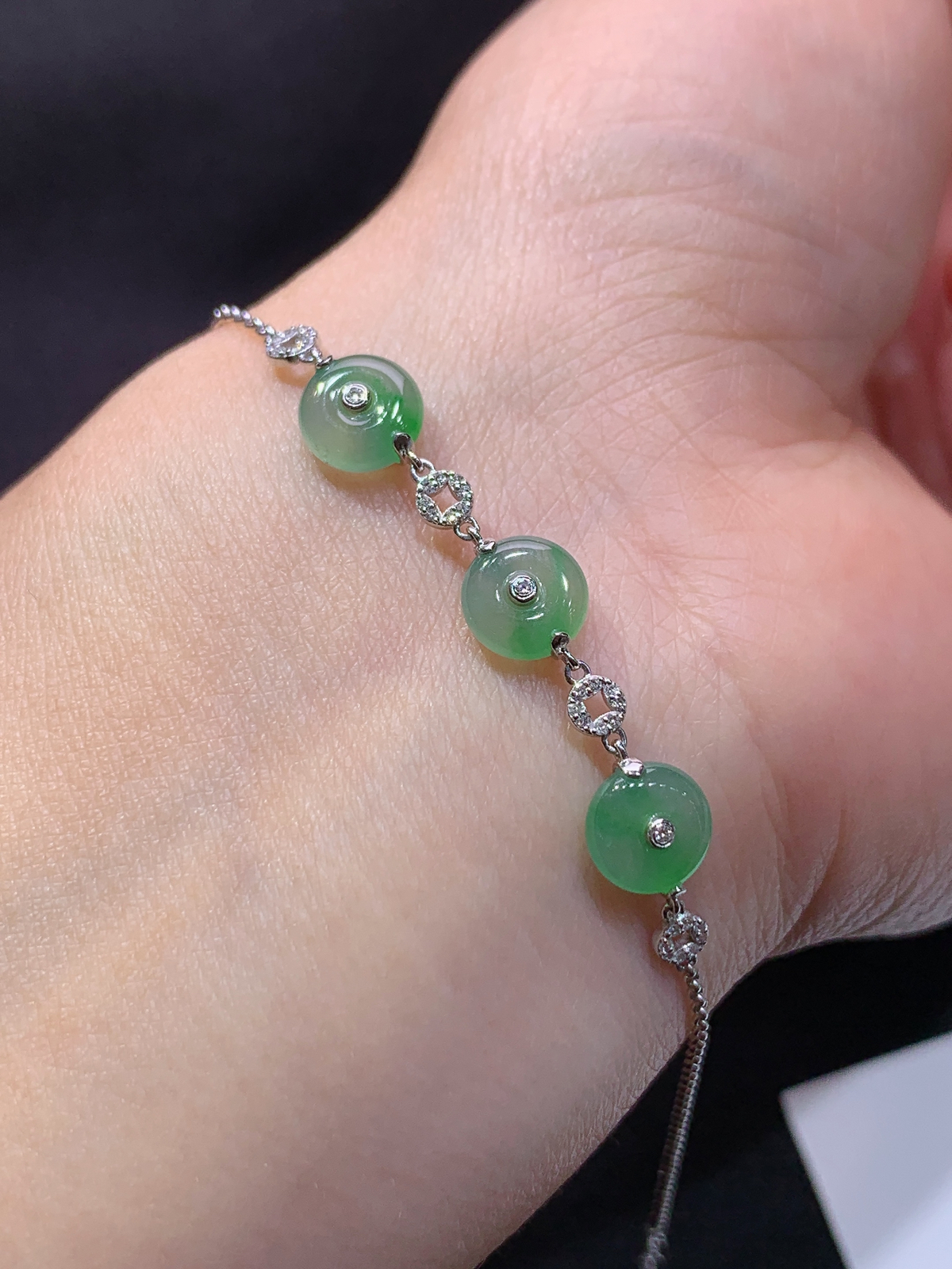 冰飘绿平安扣手链，18k金镶嵌，款式新颖，冰润细腻，种水足，Zhu 尺寸6.9*2.3