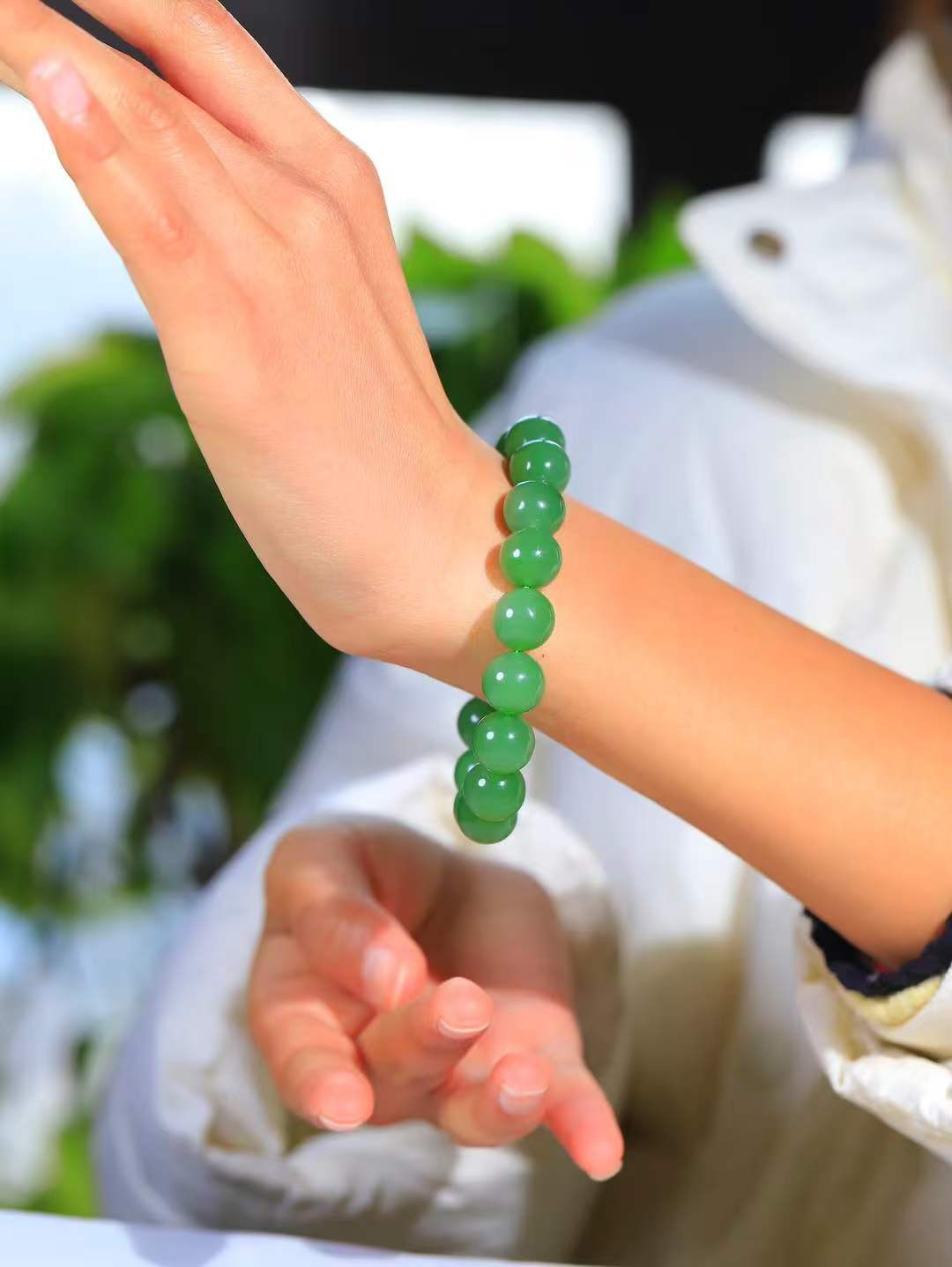 【珠圆玉润.手串】

收藏级️和田玉碧玉珠圆玉润手串 玉质温润细腻  整串打磨圆润，佩戴舒适。珠珠