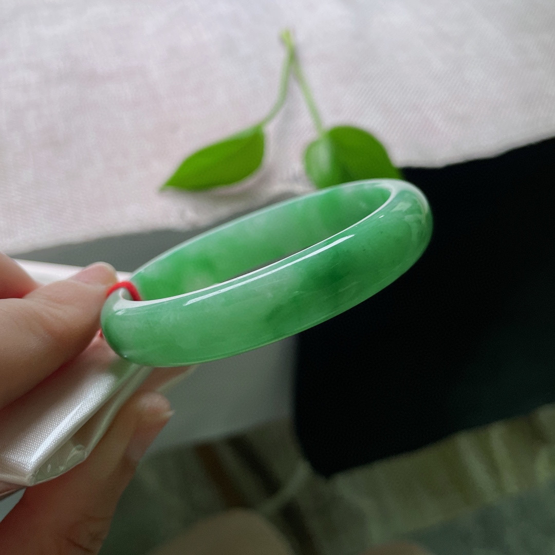 54.5绿底贵妃，满色匀称，洋溢着青春的气息，莞莞类卿，完美