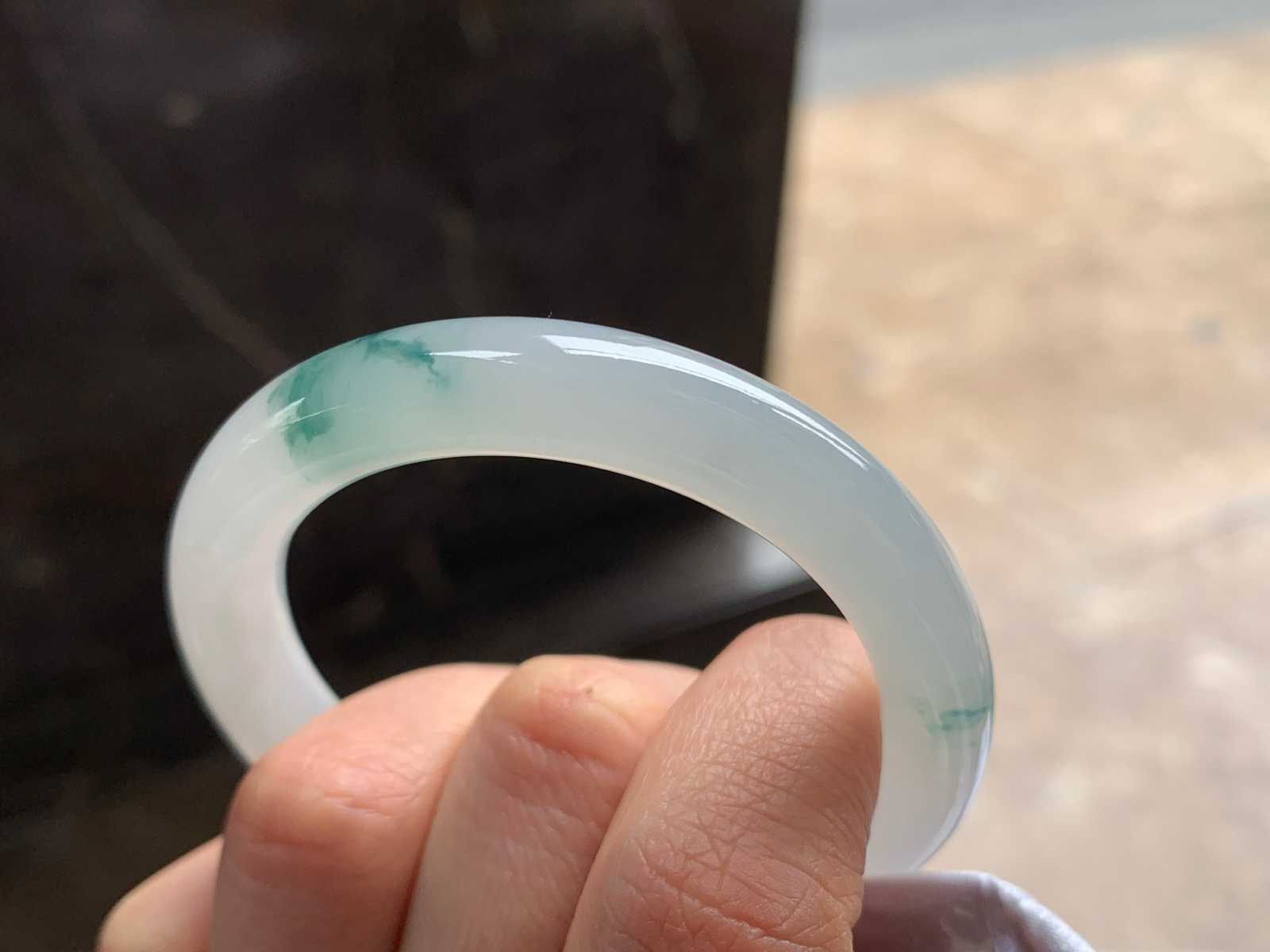 52.5-8.9

冰蓝花贵妃手镯^_^清新 正圈50可以带