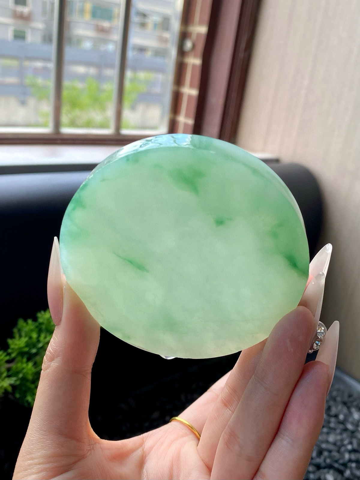 冰芙蓉飘花镯饼，正圈最大做60.5，圆条最大做56.5
⭕️76.5-10.5