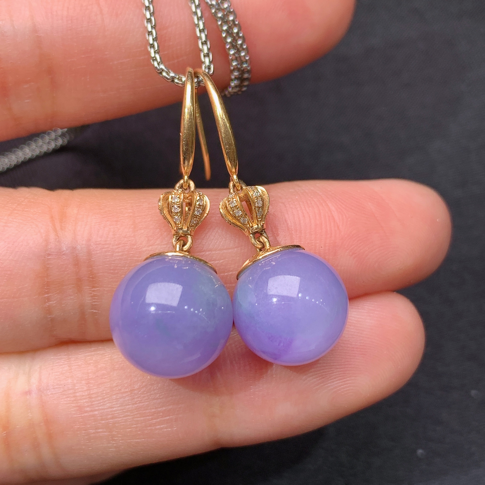 紫罗兰圆珠耳坠，18k金镶嵌，温润细腻，颜色鲜艳 Hon 直径11.5