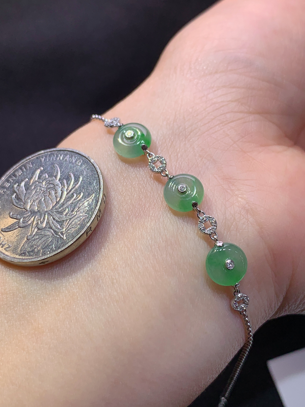 冰飘绿平安扣手链，18k金镶嵌，款式新颖，冰润细腻，种水足，Zhu 尺寸6.9*2.3