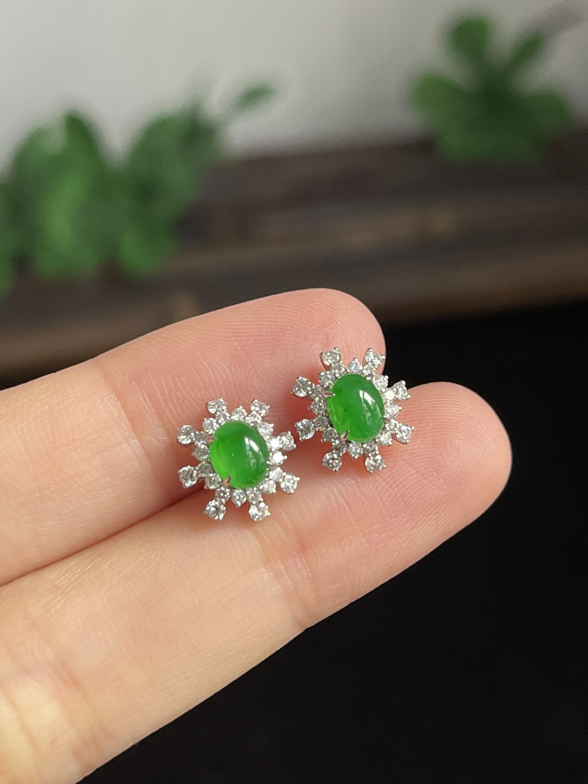 翡翠耳钉，印记：Au750,伴钻石