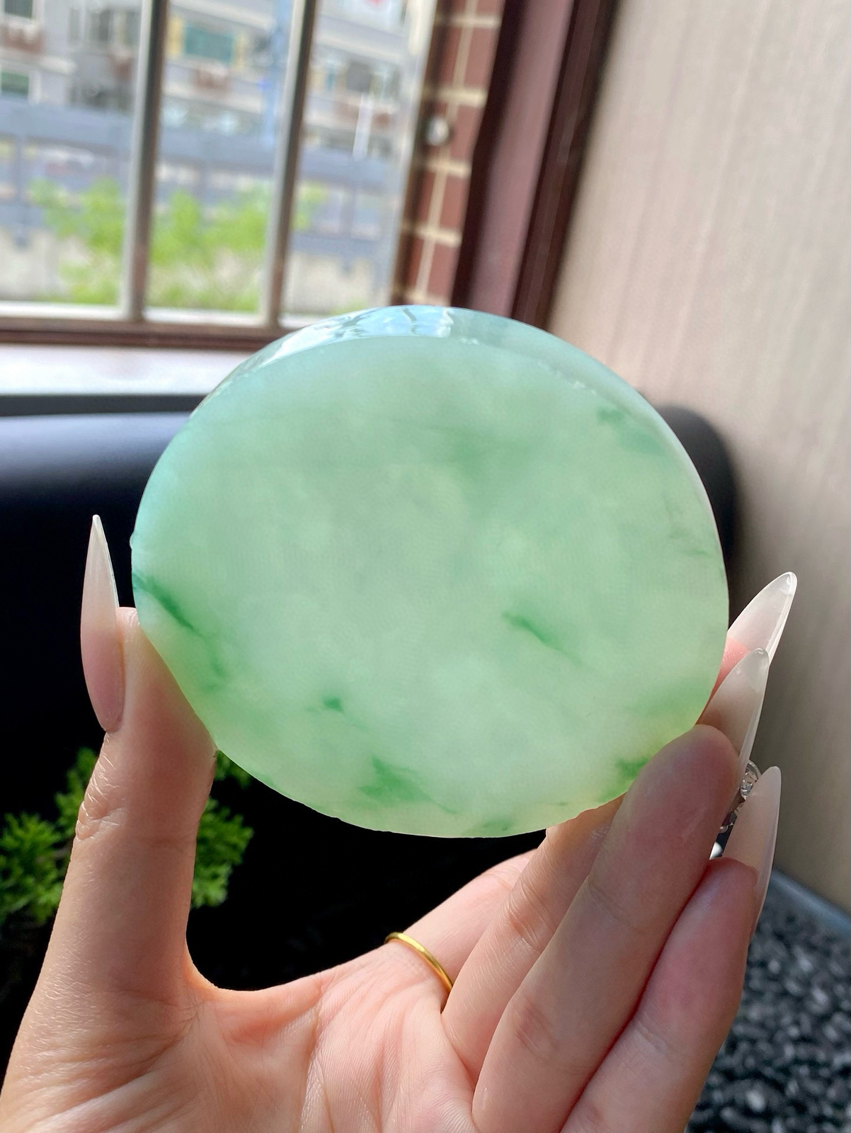 冰芙蓉飘花镯饼，正圈最大做60.5，圆条最大做56.5
⭕️76.5-10.5