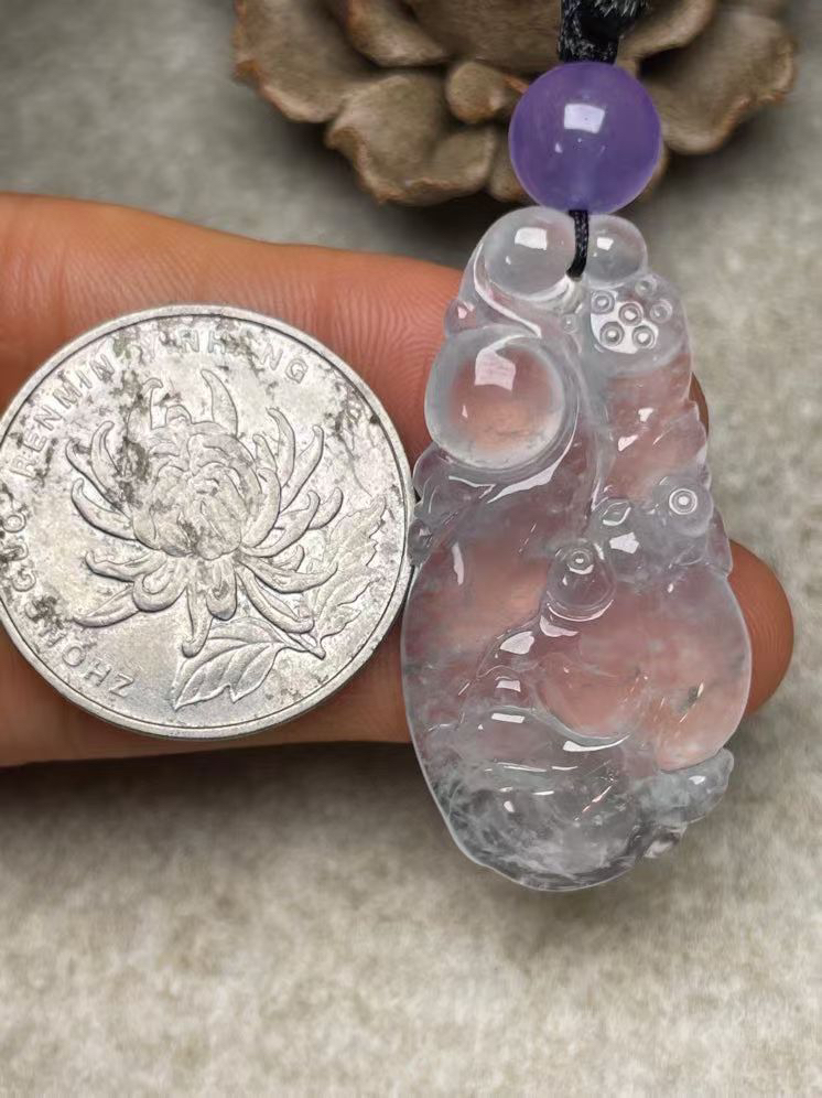 冰种【年年有余】吊坠，种水好，玉质细腻 ，卖相好.‘