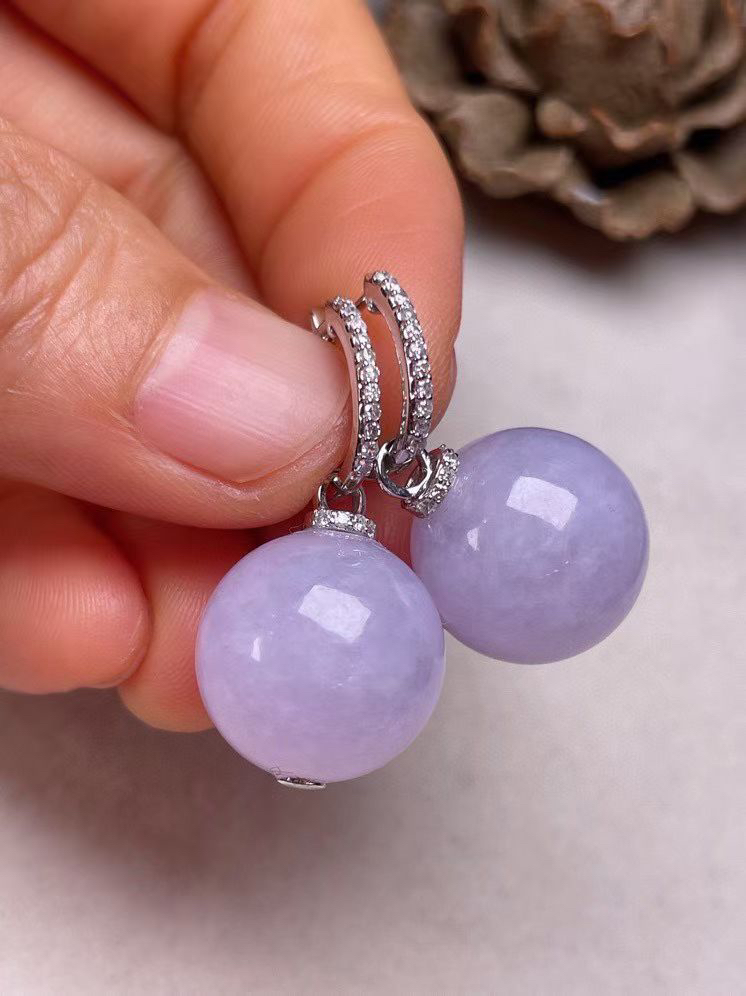 冰糯种紫罗兰圆珠耳坠、真金真钻镶嵌，种水好，玉质细腻 .裸石尺寸 14.5‘