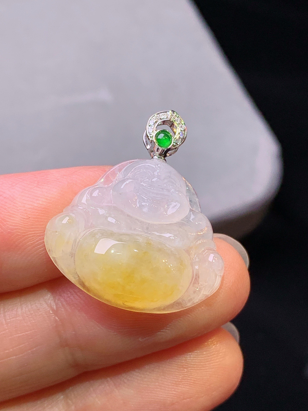 18k金钻镶嵌飘黄翡佛公吊坠 玉质细腻 色泽艳丽清新 b1整体尺寸25.5*22.5*6.5