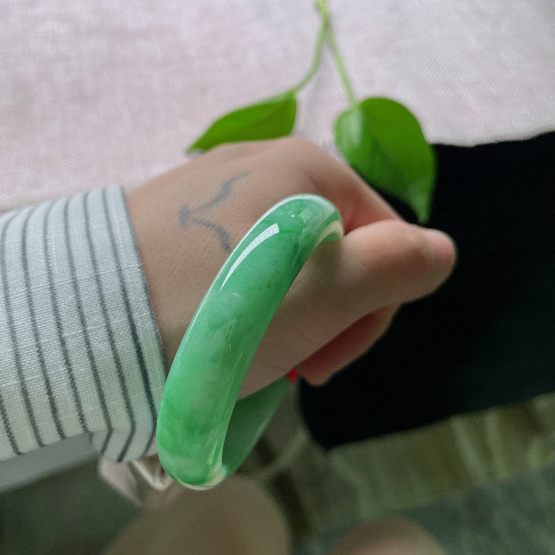 54.5绿底贵妃，满色匀称，洋溢着青春的气息，莞莞类卿，完美