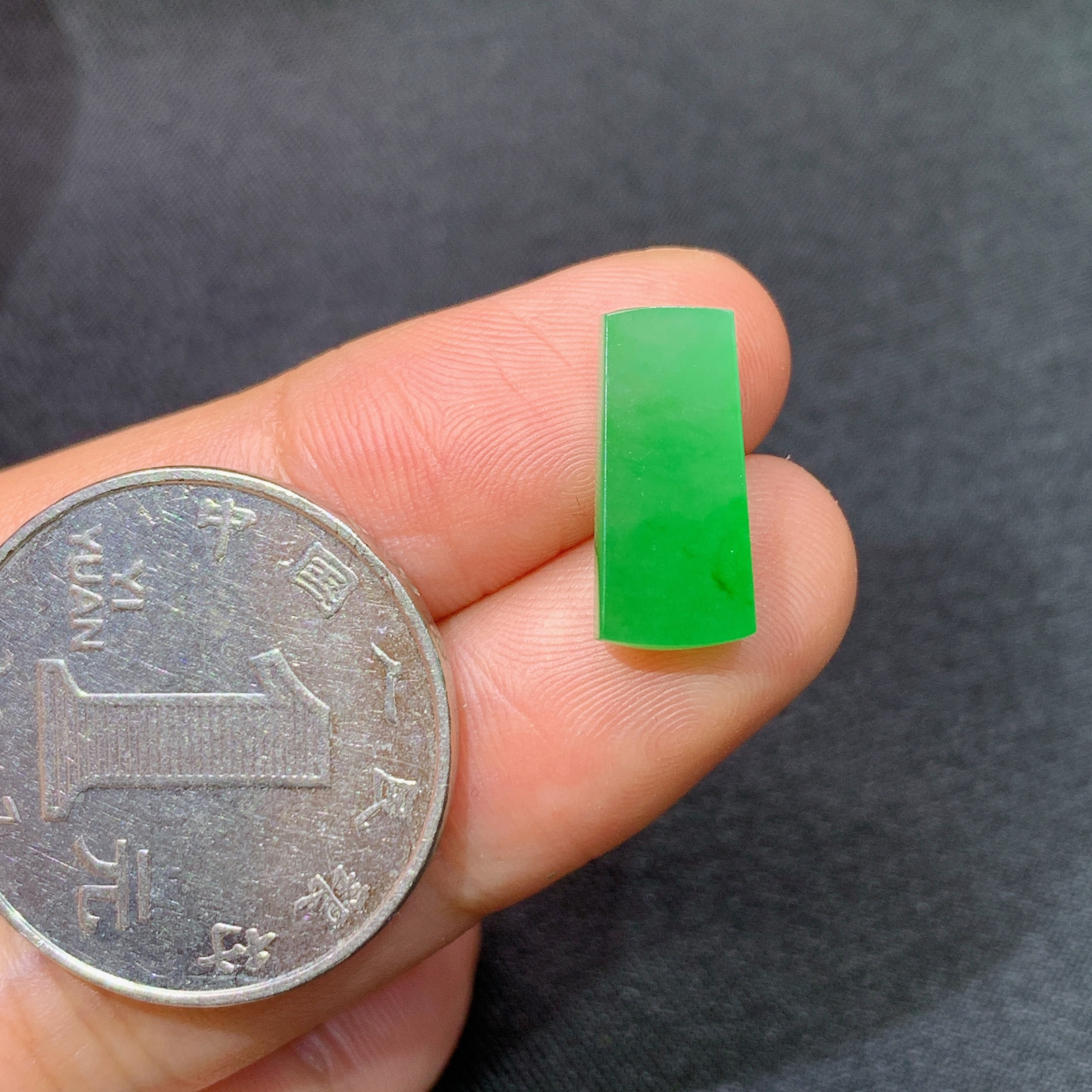 阳绿无事牌，镶嵌佳品，冰润色阳，种水足，001 尺寸14.8*6.7*2.9