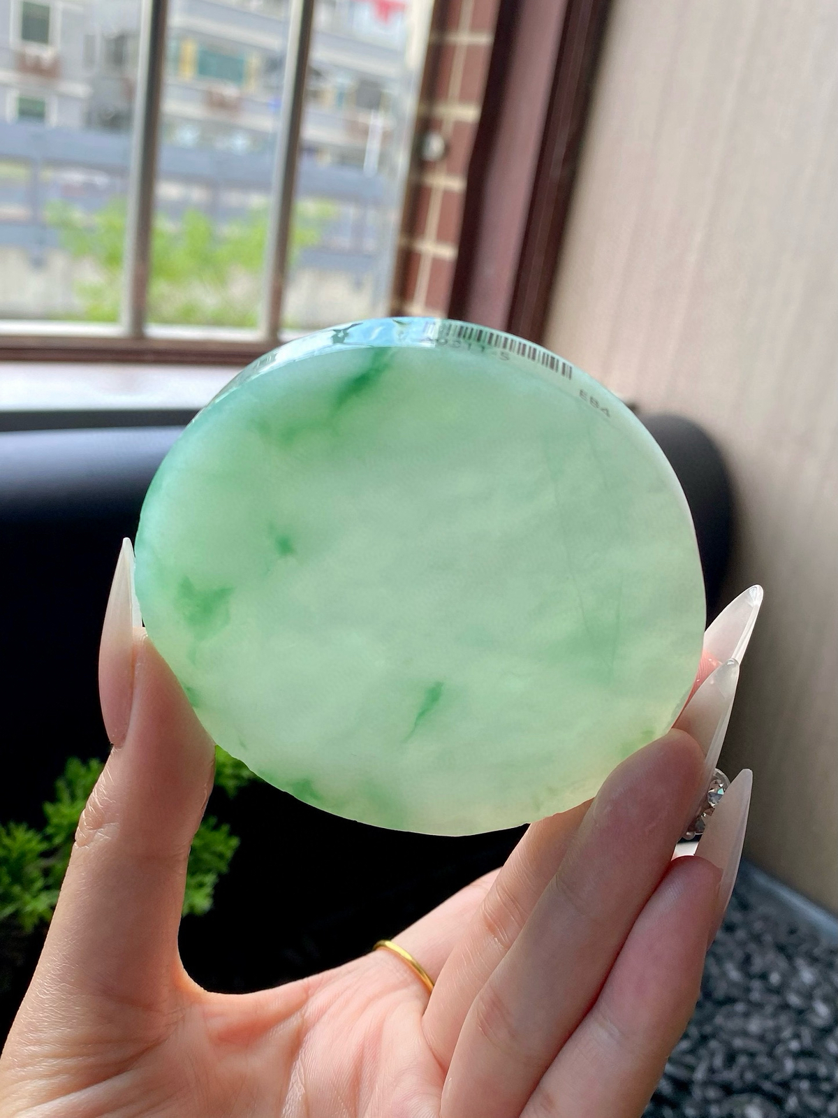 冰芙蓉飘花镯饼，正圈最大做60.5，圆条最大做56.5
⭕️76.5-10.5