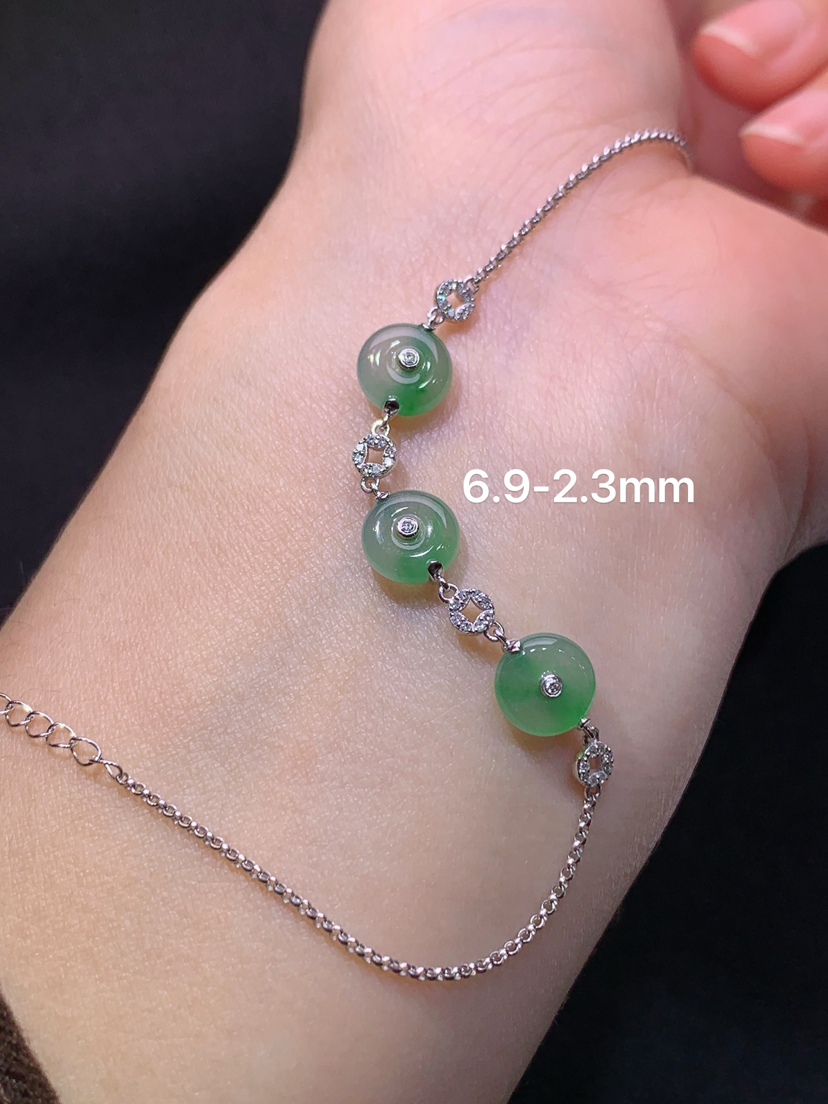 冰飘绿平安扣手链，18k金镶嵌，款式新颖，冰润细腻，种水足，Zhu 尺寸6.9*2.3