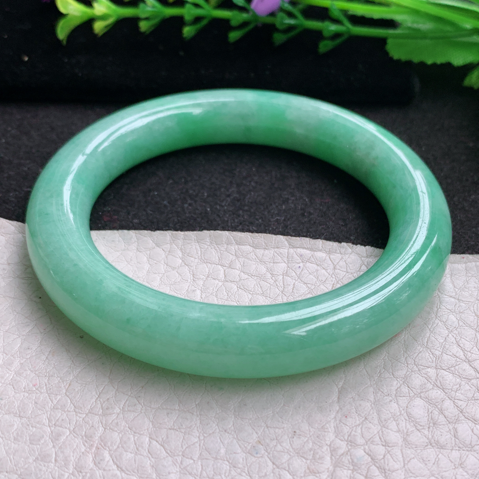 yh实拍55.5*11美人镯 天然缅甸翡翠A货玉手镯满绿圆条玉手环