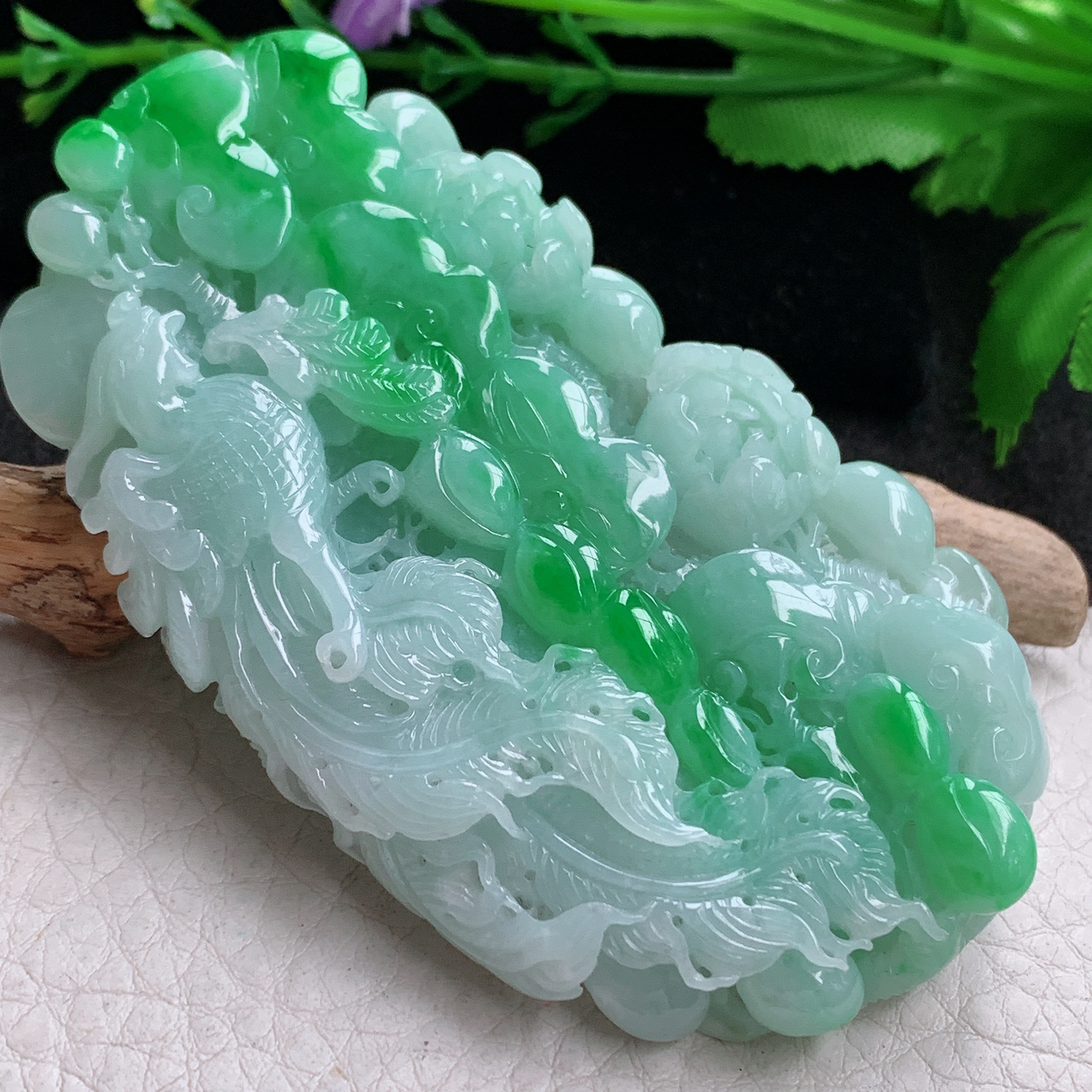 gp实拍77.6*43.5*11缅甸翡翠a货精雕胶感辣绿母仪天下凤牌玉吊坠 玉挂坠