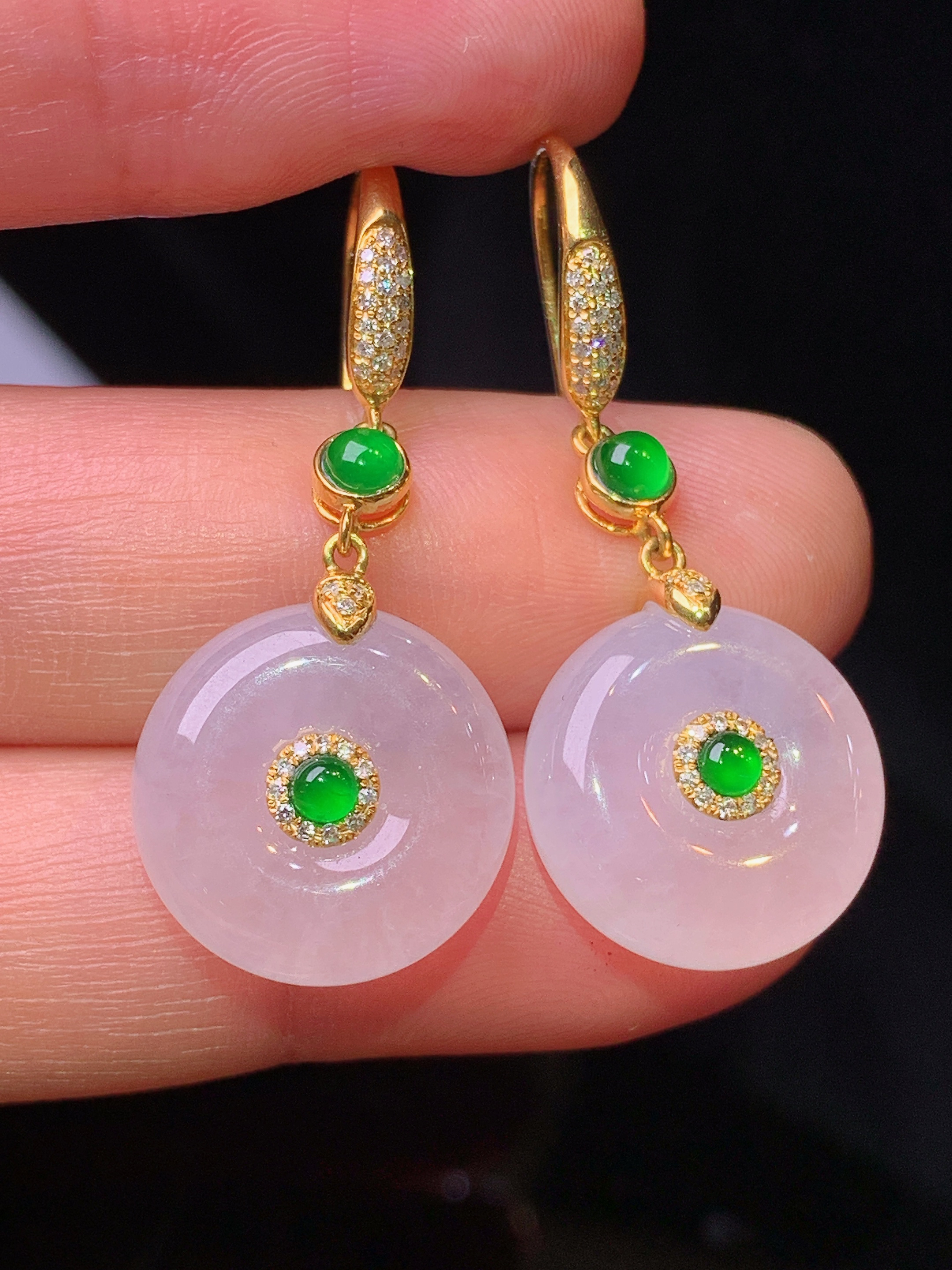 18k金钻镶嵌冰种平安扣耳坠 玉质细腻 色泽艳丽清新 水润亮眼 整体尺寸34.5*14.8*6.2