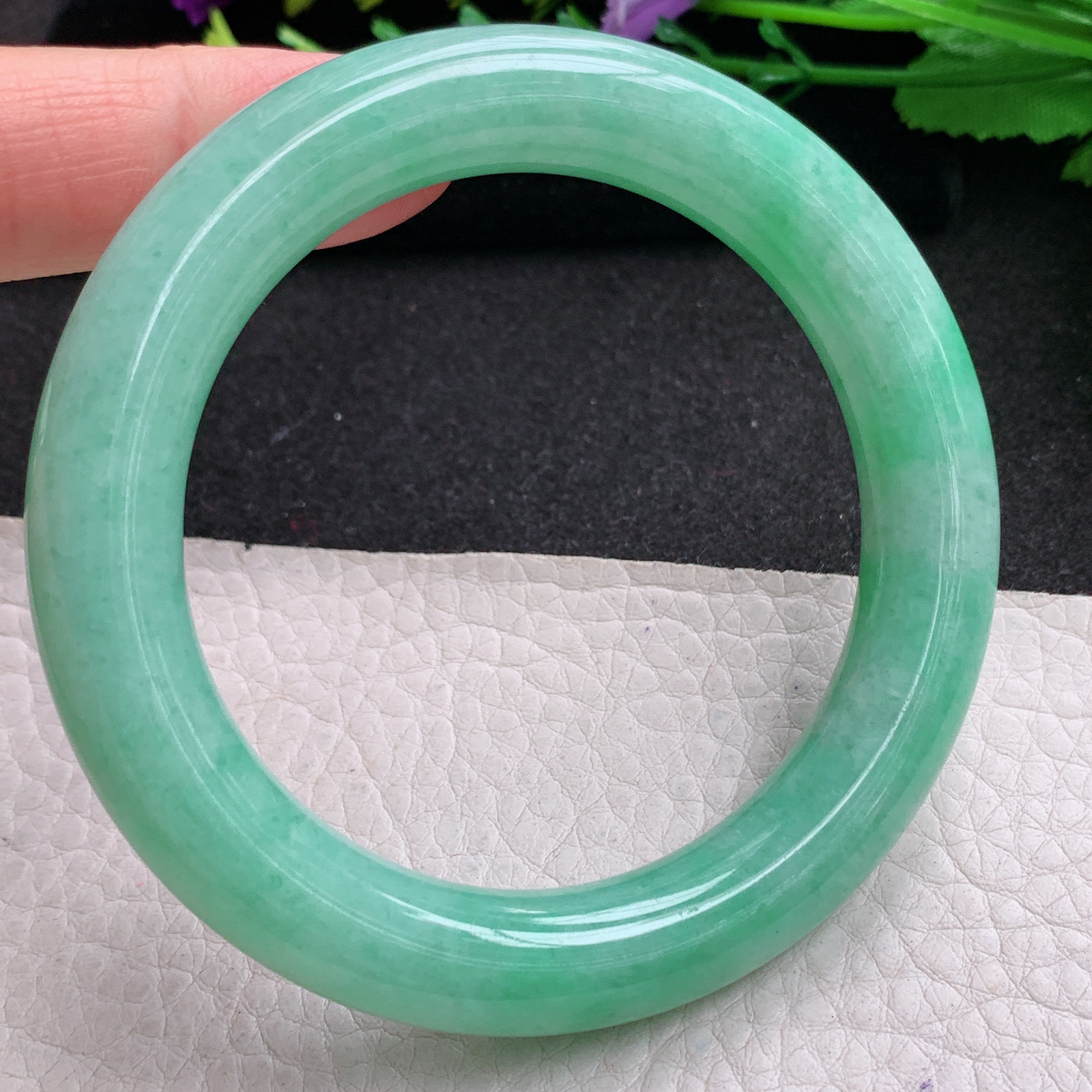 yh实拍55.5*11美人镯 天然缅甸翡翠A货玉手镯满绿圆条玉手环