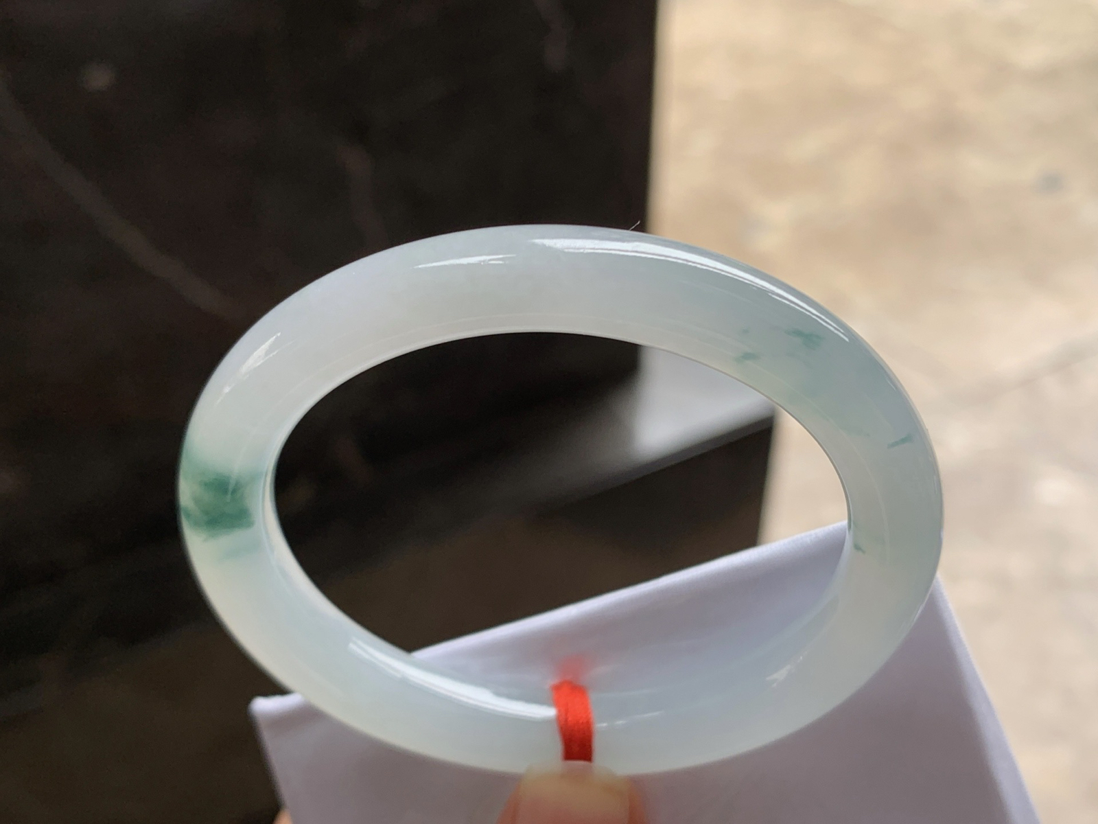 52.5-8.9

冰蓝花贵妃手镯^_^清新 正圈50可以带