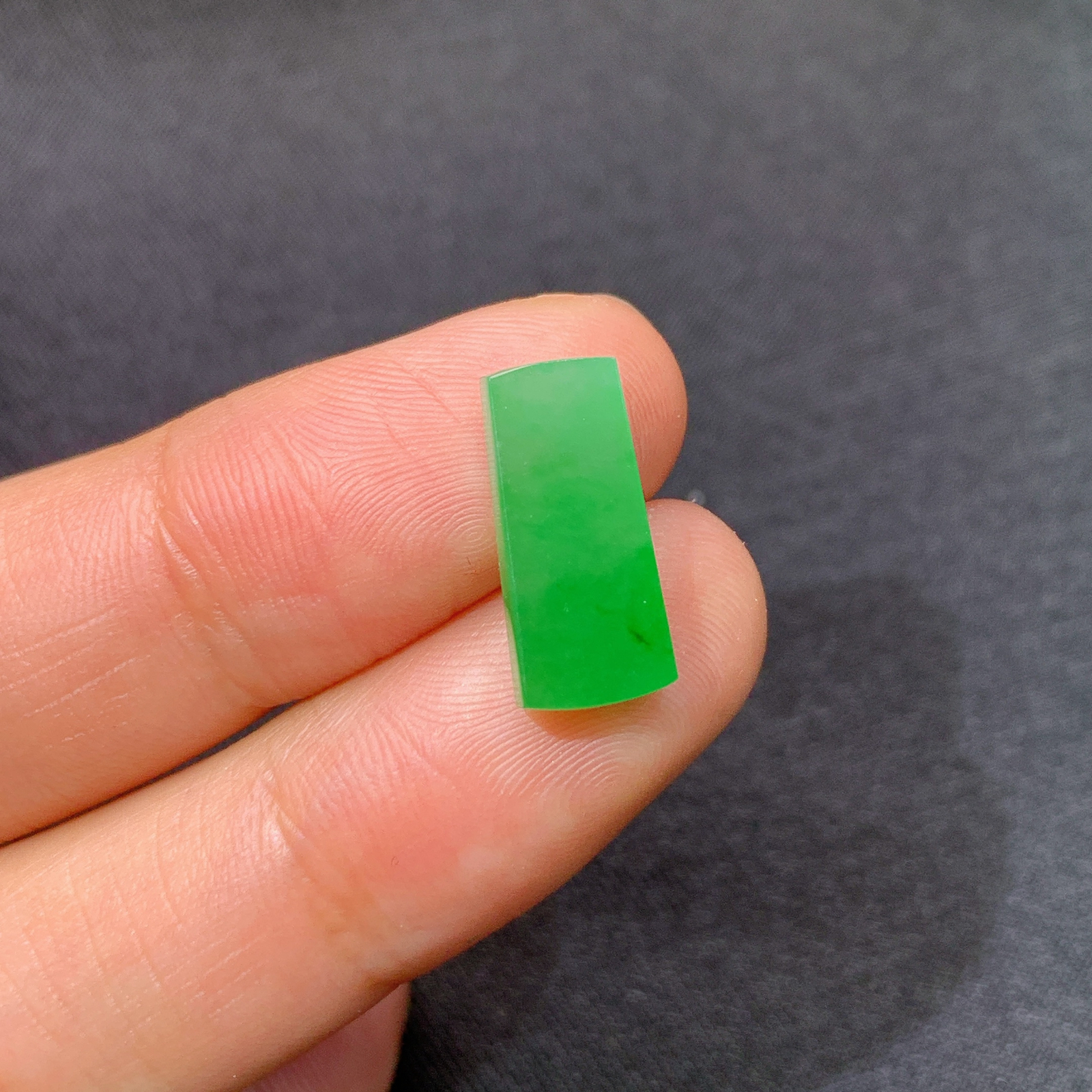 阳绿无事牌，镶嵌佳品，冰润色阳，种水足，001 尺寸14.8*6.7*2.9