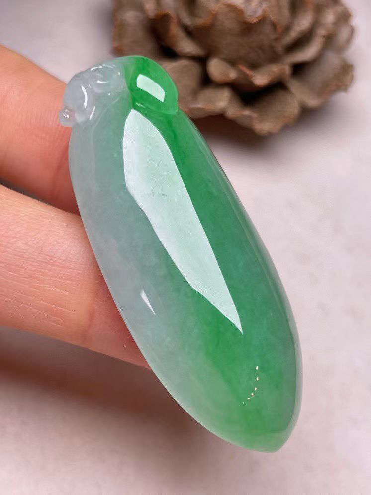 冰糯种飘绿【福瓜】吊坠，种水好，玉质细腻 ，卖相好、