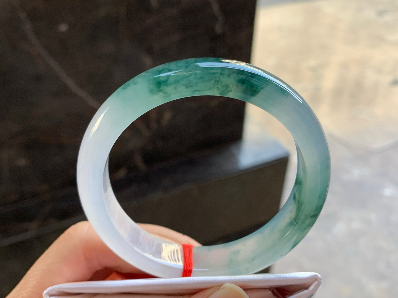 57-12.8-8

冰种蓝花手镯^_^飘花灵韵