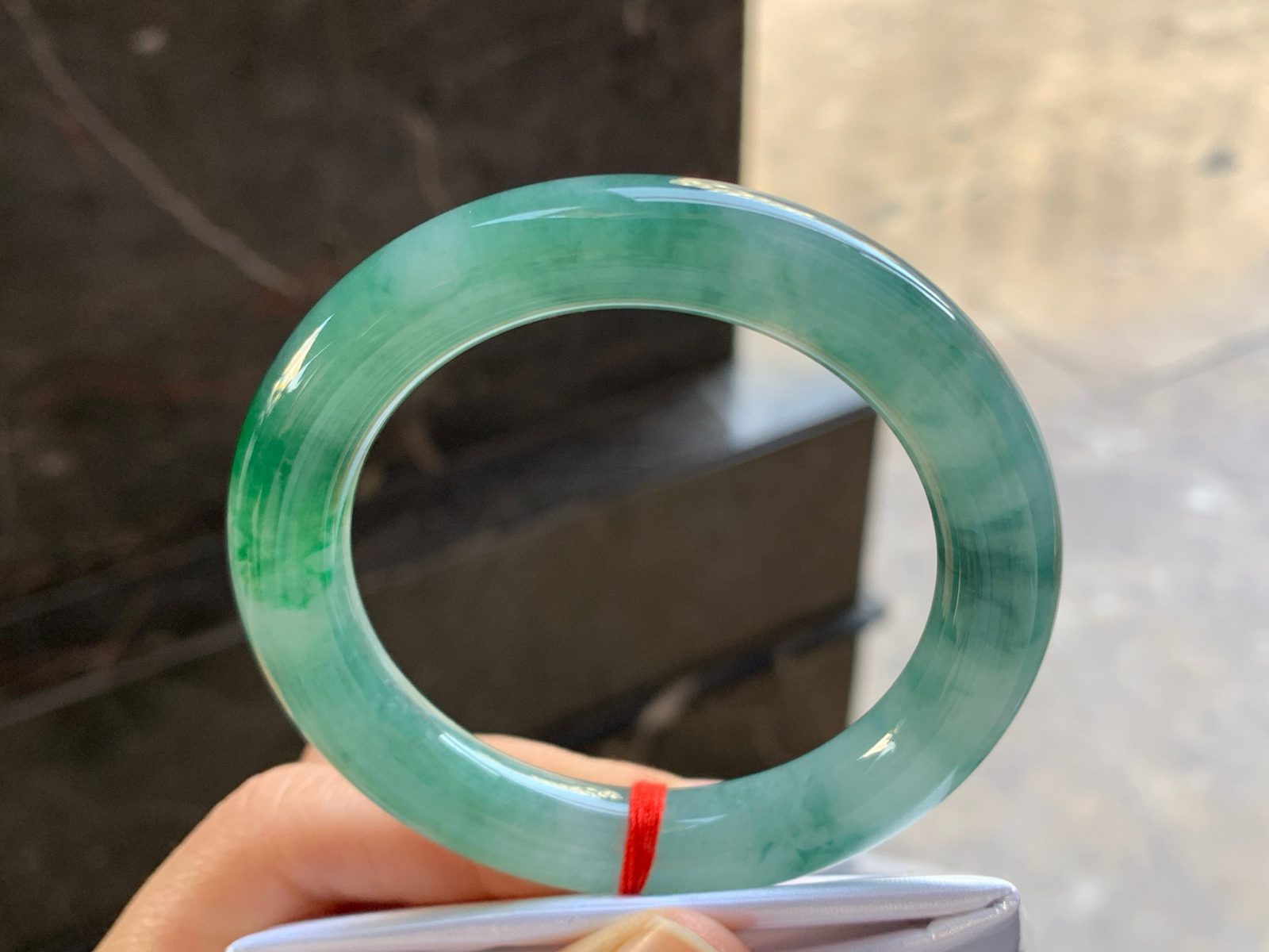 52.5-10.6

浓绿色圆条手镯^_^颜色鲜艳