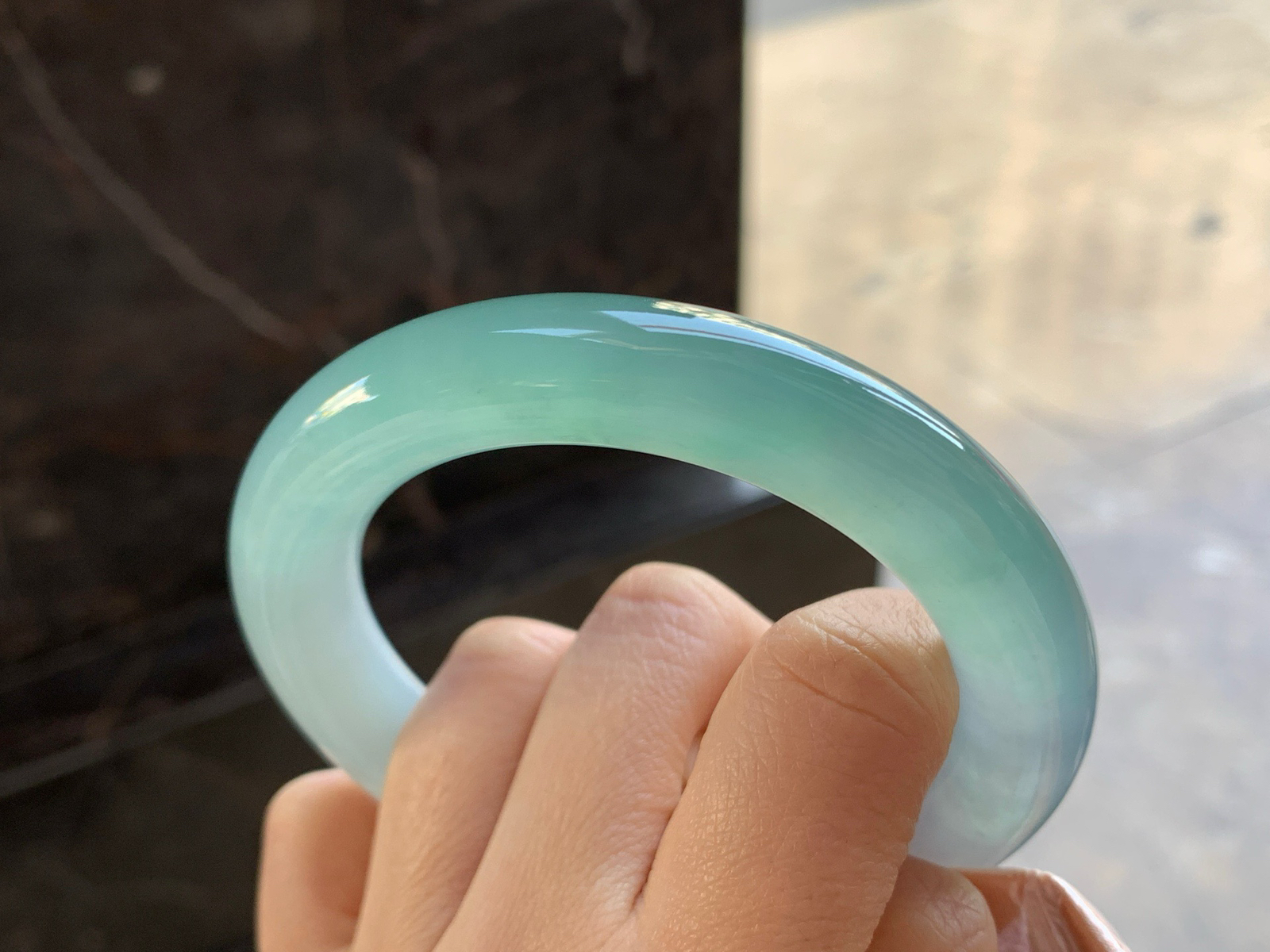 57-12

冰晴蓝圆条手镯^_^颜色鲜艳