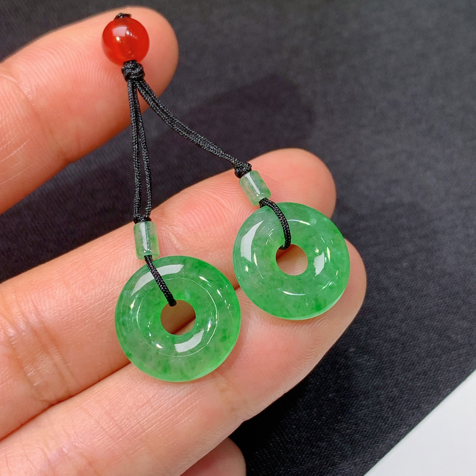 冰飘绿甜甜圈一对，镶嵌佳品，冰润细腻，种水足，001 尺寸14.1*3.2